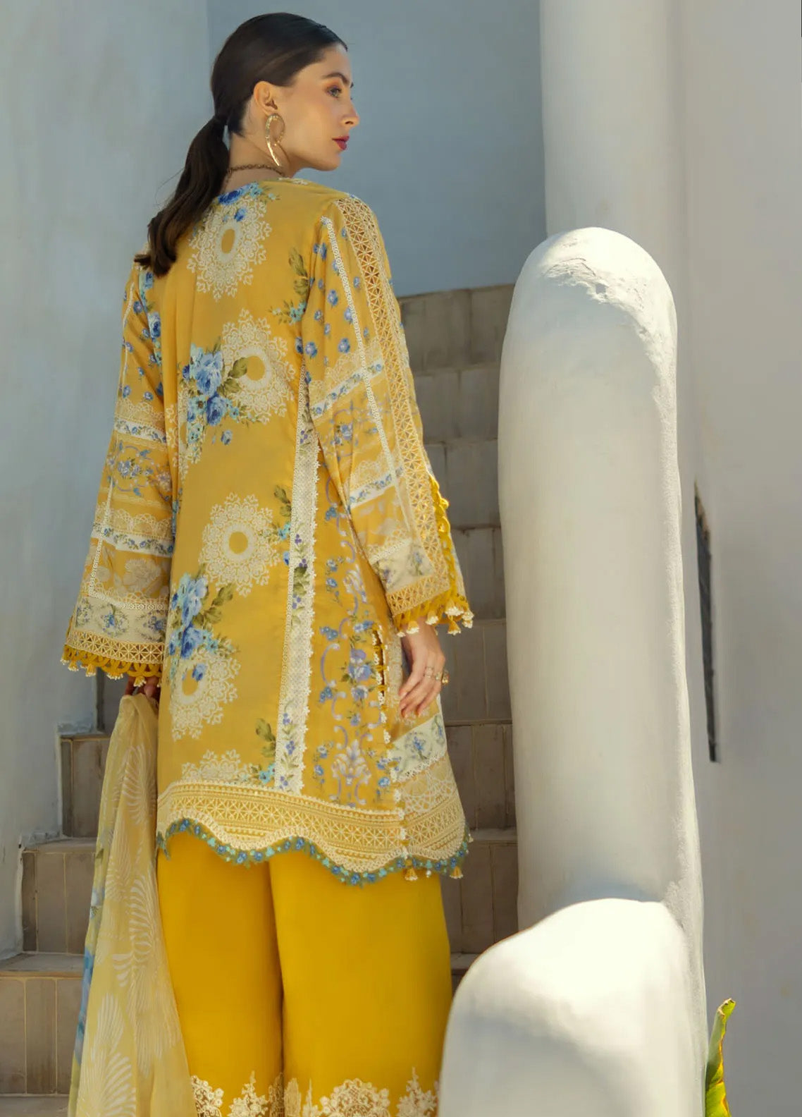 Signature by Elaf Embroidered Lawn Suits Unstitched 3 Piece - EF25EL 3B SUNGLOW Signature by Elaf Embroidered Lawn Suits Unstitched 3 Piece - EF25EL 3B SUNGLOW