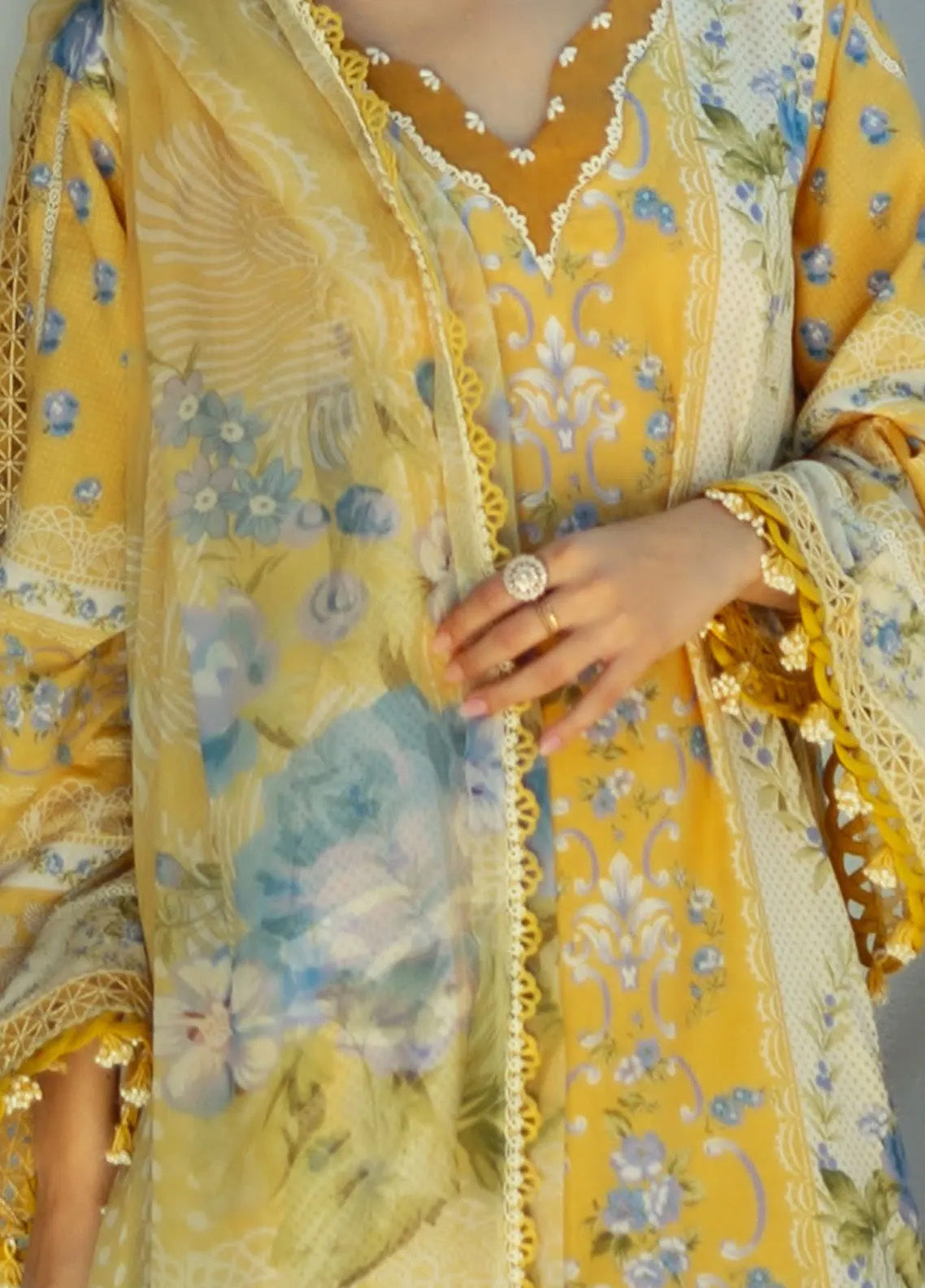 Signature by Elaf Embroidered Lawn Suits Unstitched 3 Piece - EF25EL 3B SUNGLOW Signature by Elaf Embroidered Lawn Suits Unstitched 3 Piece - EF25EL 3B SUNGLOW