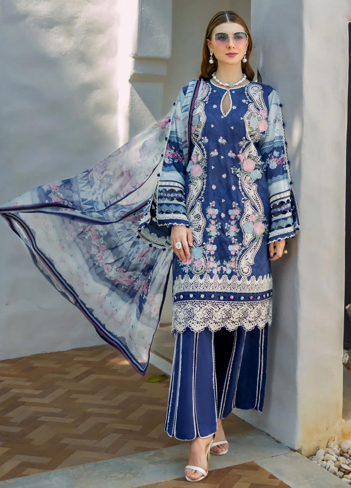 Signature by Elaf Embroidered Lawn Suits Unstitched 3 Piece - EF25EL 6A LONDON BLUES Signature by Elaf Embroidered Lawn Suits Unstitched 3 Piece - EF25EL 6A LONDON BLUES