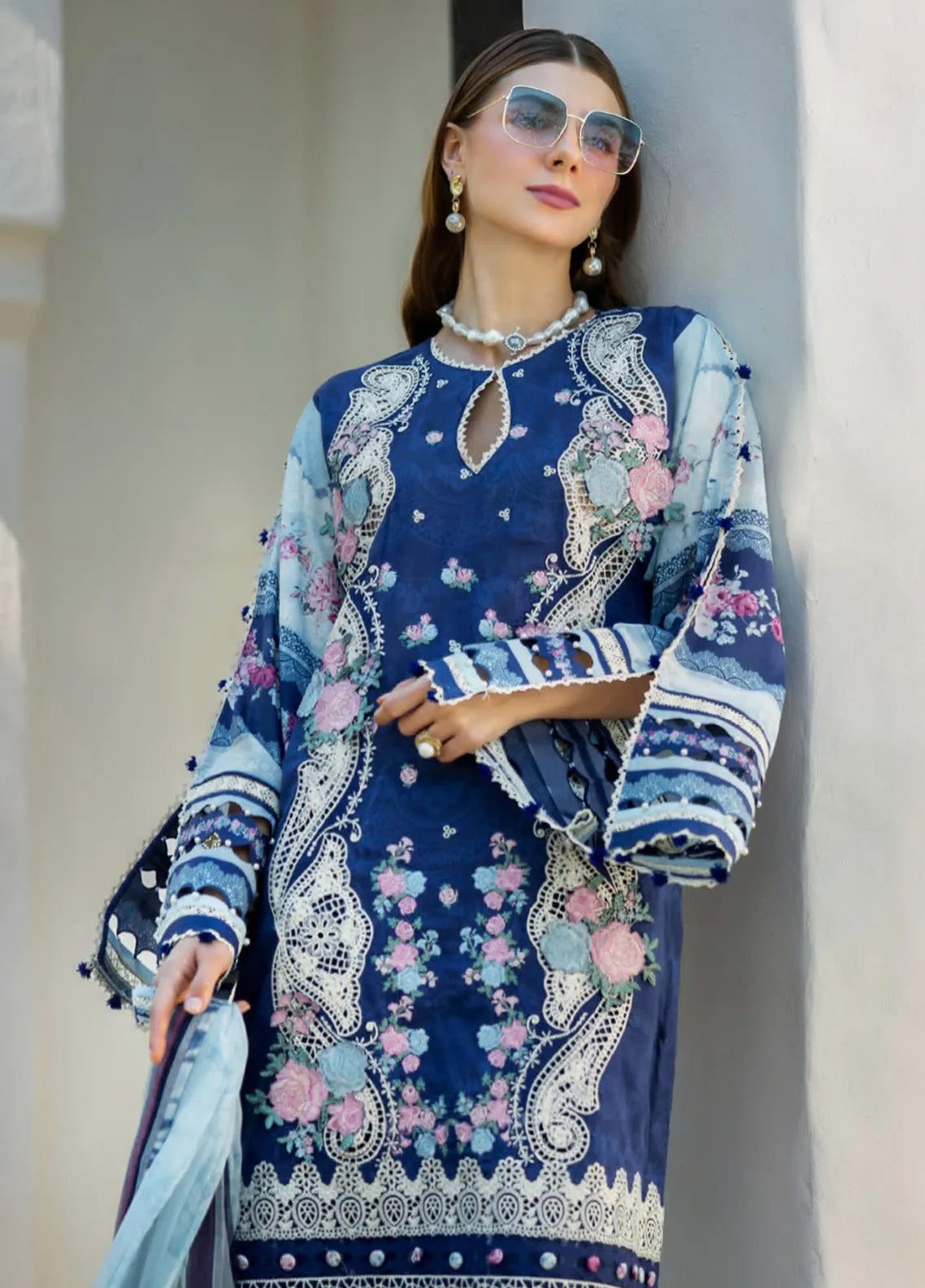 Signature by Elaf Embroidered Lawn Suits Unstitched 3 Piece - EF25EL 6A LONDON BLUES Signature by Elaf Embroidered Lawn Suits Unstitched 3 Piece - EF25EL 6A LONDON BLUES