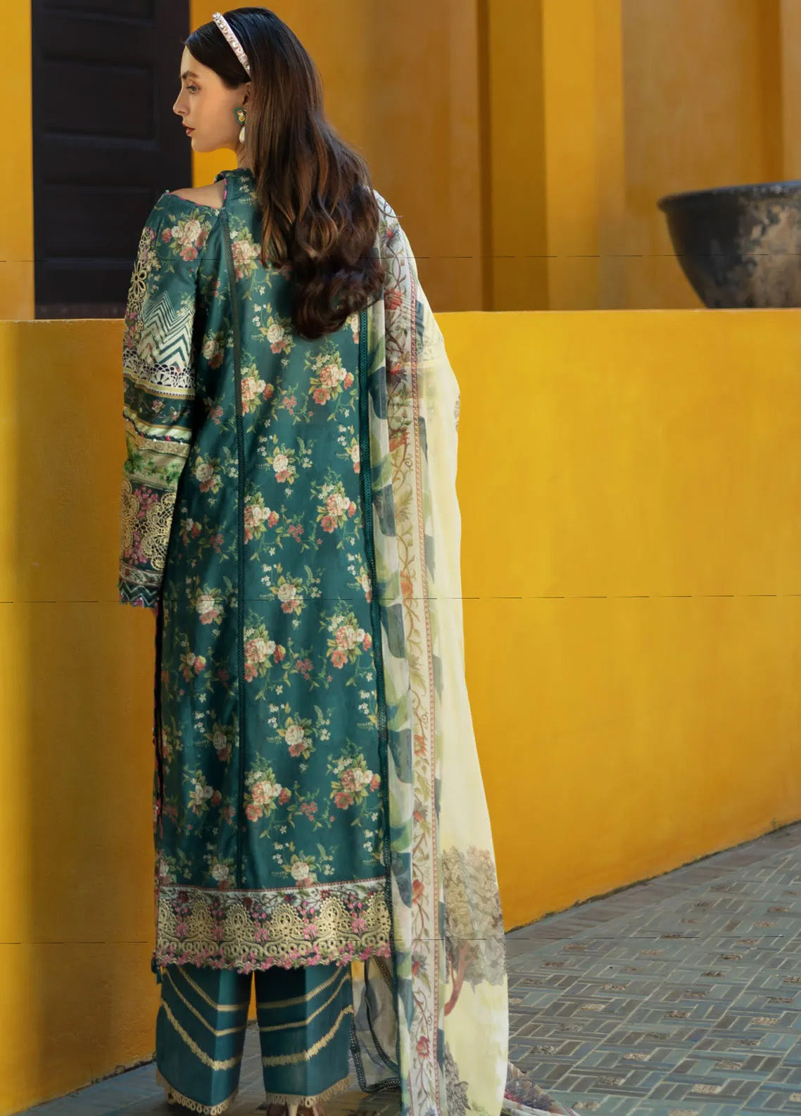 Signature by Elaf Embroidered Lawn Suits Unstitched 3 Piece - EF25EL 7A STAY CURIOUS Signature by Elaf Embroidered Lawn Suits Unstitched 3 Piece - EF25EL 7A STAY CURIOUS