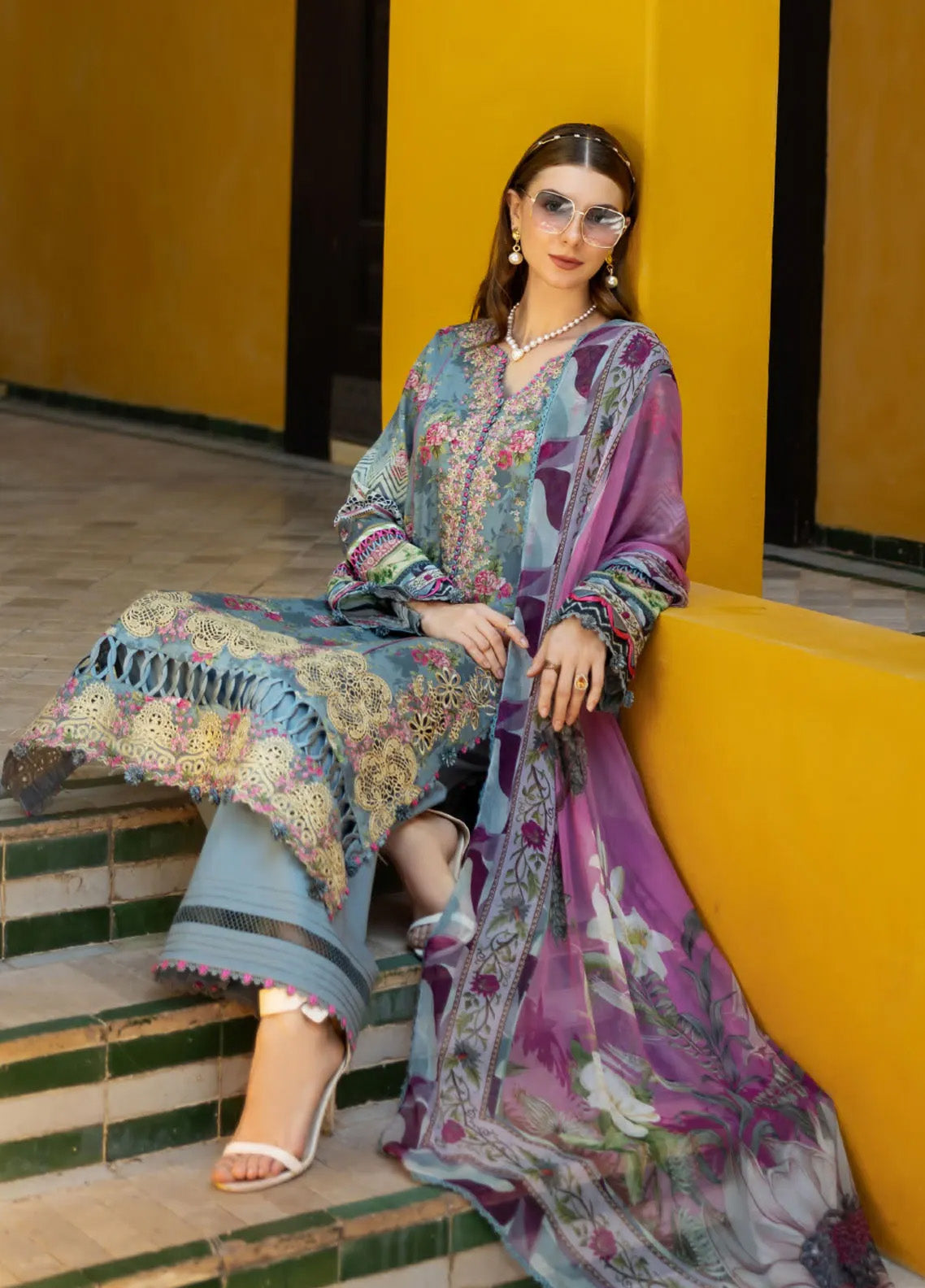 Signature by Elaf Embroidered Lawn Suits Unstitched 3 Piece - EF25EL 7B GLORY Signature by Elaf Embroidered Lawn Suits Unstitched 3 Piece - EF25EL 7B GLORY
