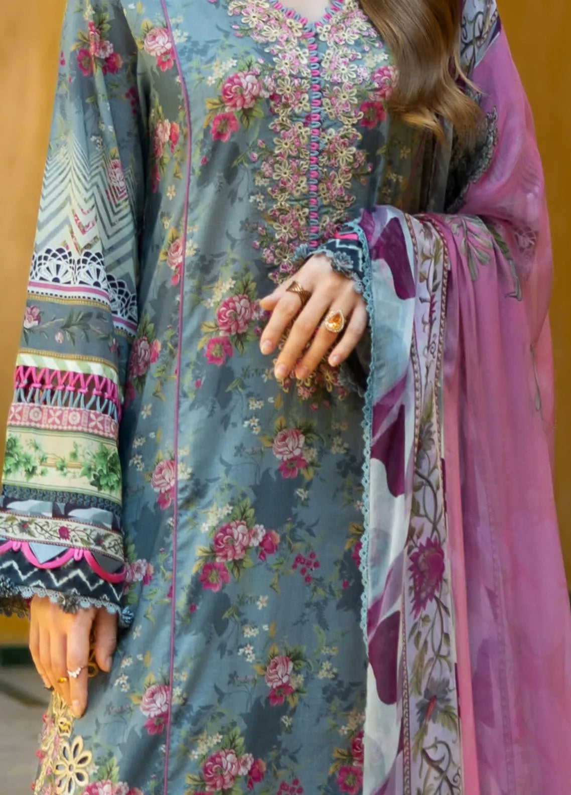 Signature by Elaf Embroidered Lawn Suits Unstitched 3 Piece - EF25EL 7B GLORY Signature by Elaf Embroidered Lawn Suits Unstitched 3 Piece - EF25EL 7B GLORY