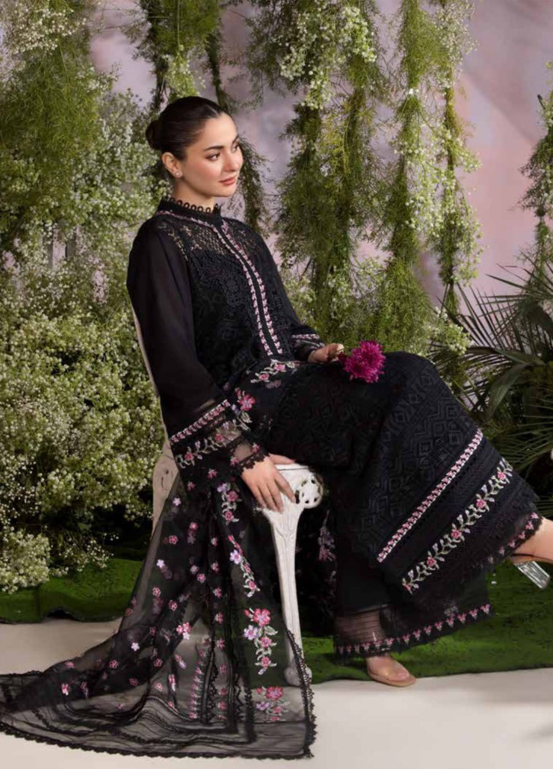 Sobia Nazir Embroidered Lawn Suits Unstitched 3 Piece - SN25LL 11A Sobia Nazir Embroidered Lawn Suits Unstitched 3 Piece - SN25LL 11A