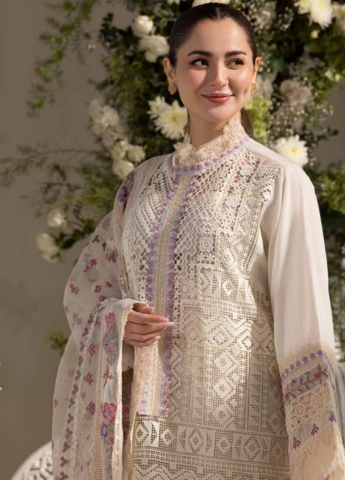 Sobia Nazir Embroidered Lawn Suits Unstitched 3 Piece - SN25LL 11B Sobia Nazir Embroidered Lawn Suits Unstitched 3 Piece - SN25LL 11B