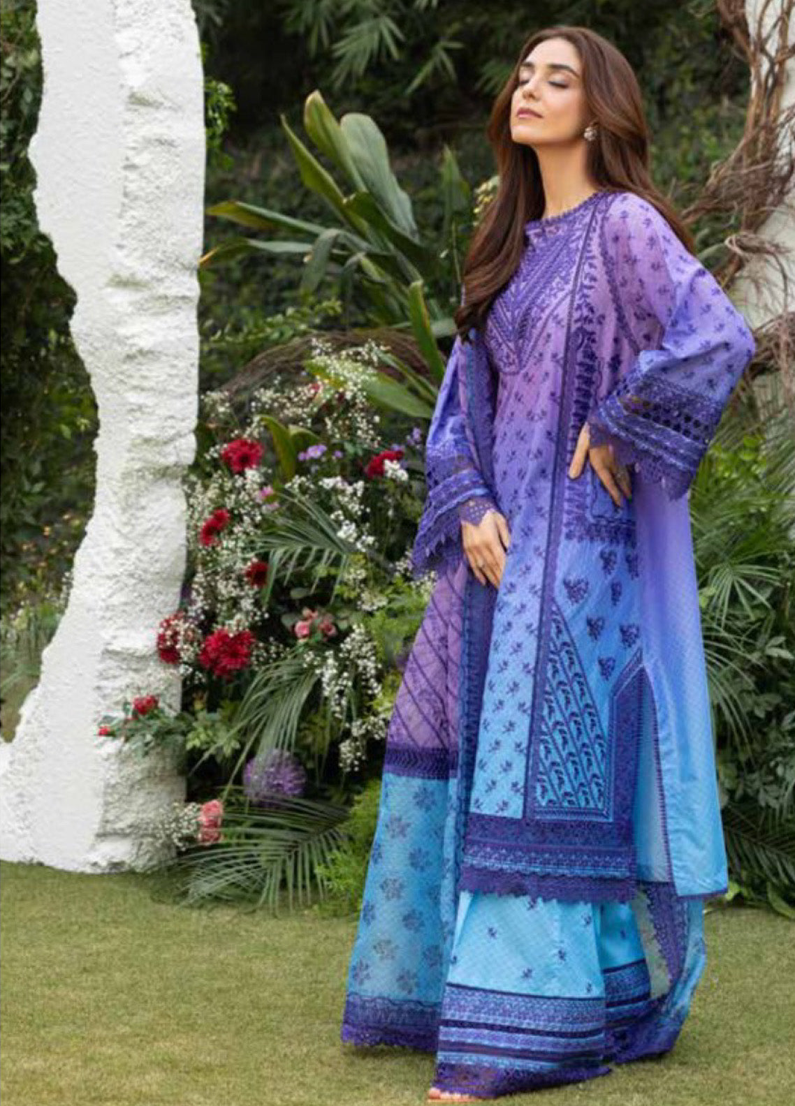 Sobia Nazir Embroidered Lawn Suits Unstitched 3 Piece - SN25LL 12B Sobia Nazir Embroidered Lawn Suits Unstitched 3 Piece - SN25LL 12B