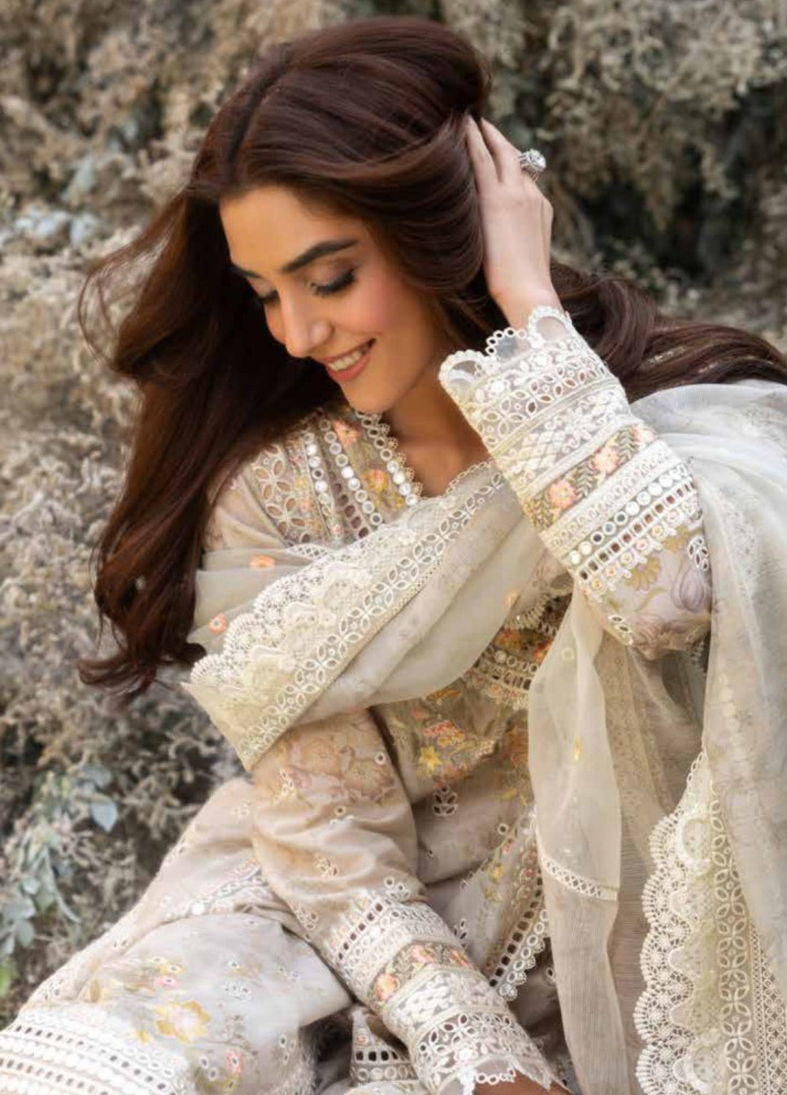 Sobia Nazir Embroidered Lawn Suits Unstitched 3 Piece - SN25LL 13B Sobia Nazir Embroidered Lawn Suits Unstitched 3 Piece - SN25LL 13B