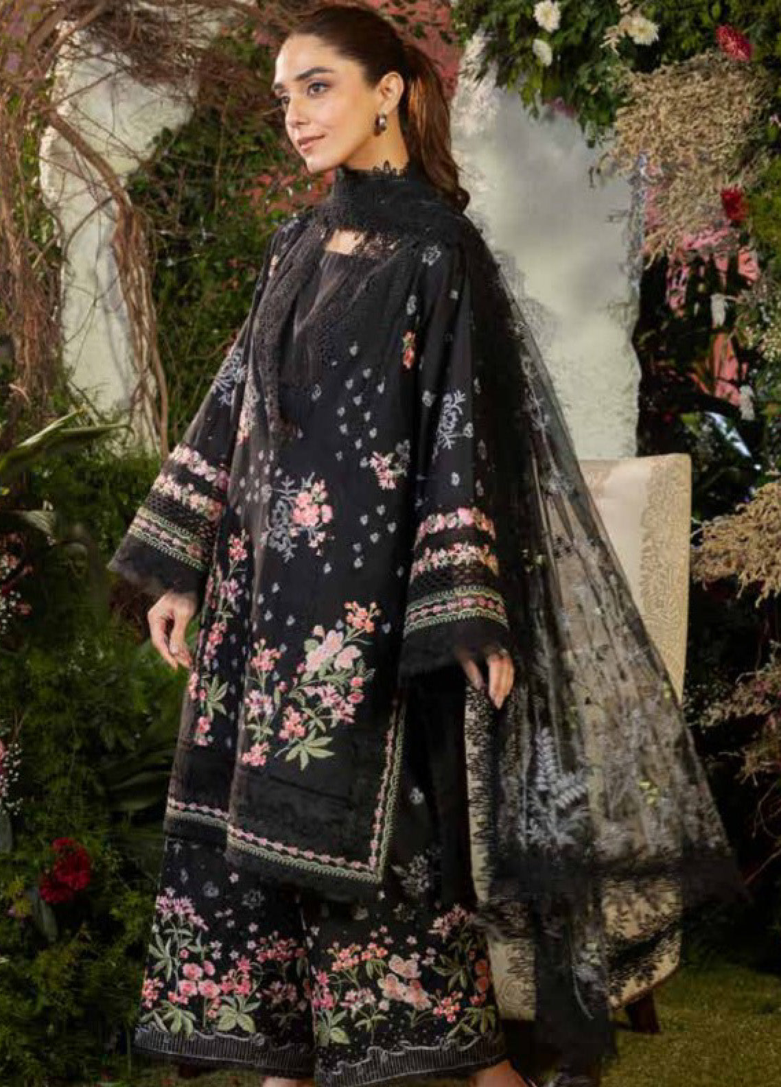 Sobia Nazir Embroidered Lawn Suits Unstitched 3 Piece - SN25LL 14B Sobia Nazir Embroidered Lawn Suits Unstitched 3 Piece - SN25LL 14B