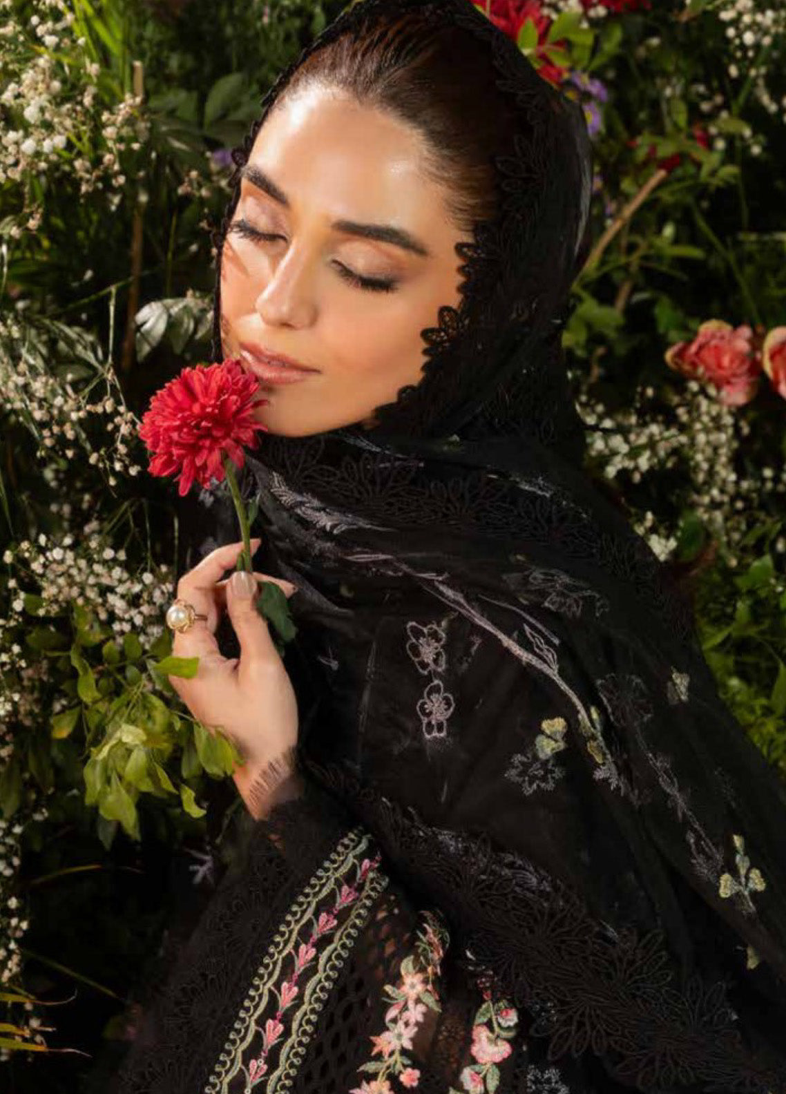 Sobia Nazir Embroidered Lawn Suits Unstitched 3 Piece - SN25LL 14B Sobia Nazir Embroidered Lawn Suits Unstitched 3 Piece - SN25LL 14B