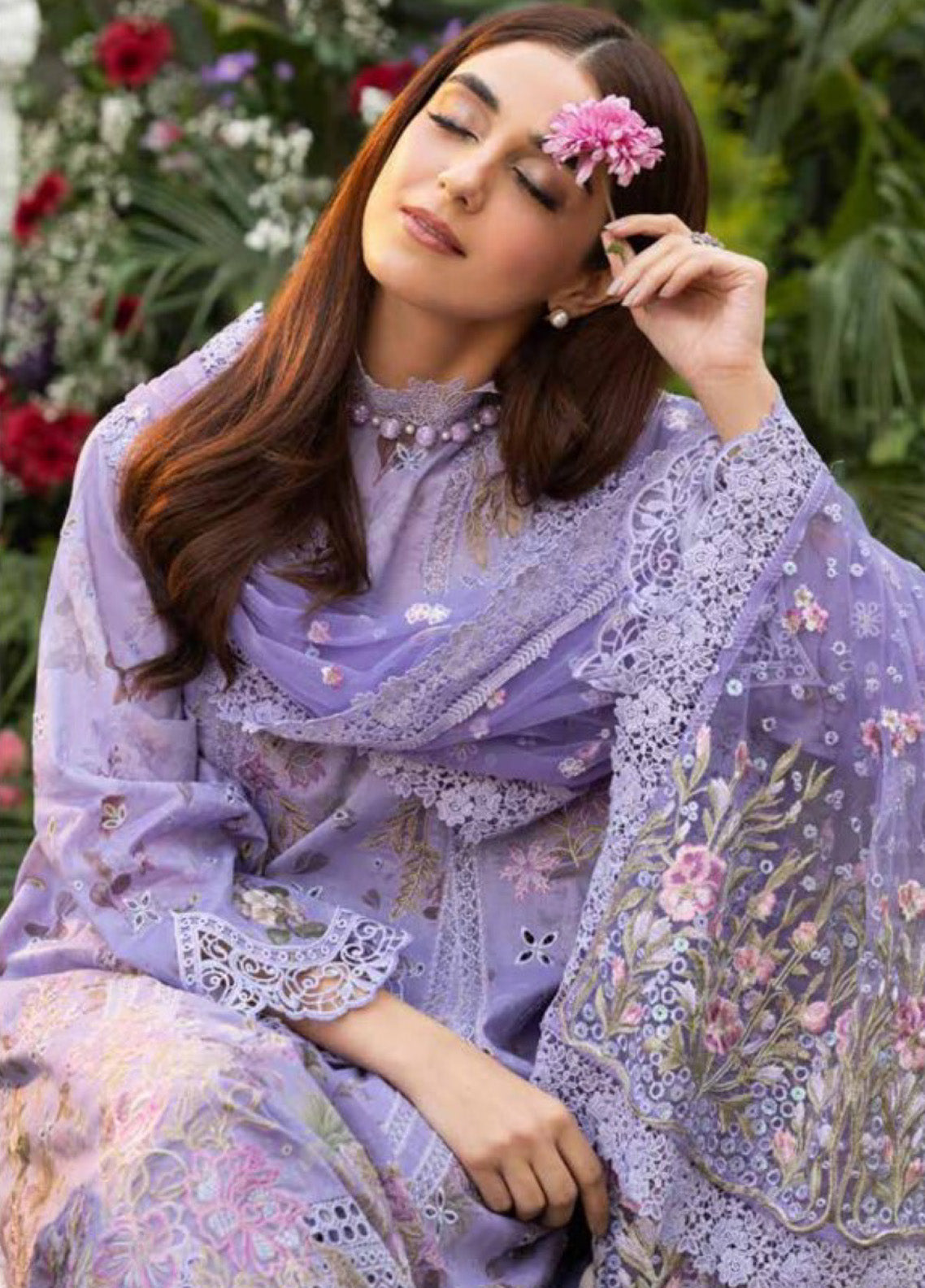 Sobia Nazir Embroidered Lawn Suits Unstitched 3 Piece - SN25LL 15A Sobia Nazir Embroidered Lawn Suits Unstitched 3 Piece - SN25LL 15A