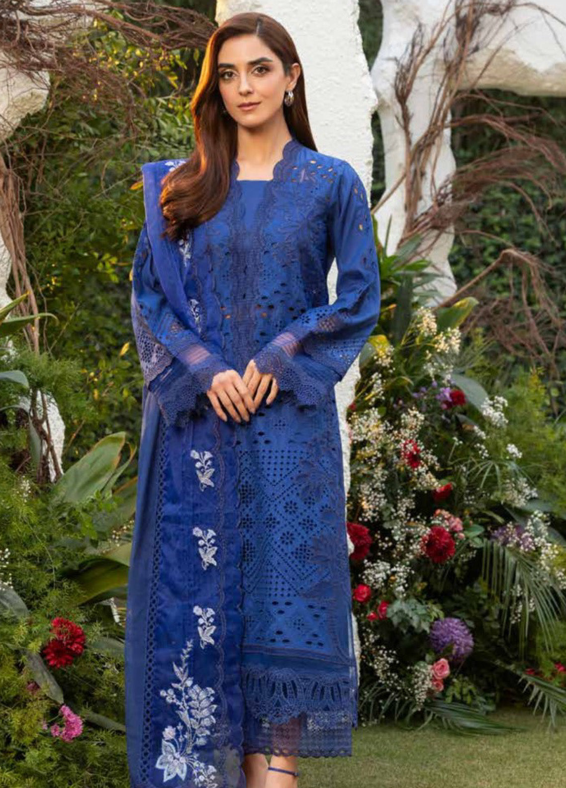 Sobia Nazir Embroidered Lawn Suits Unstitched 3 Piece - SN25LL 1B Sobia Nazir Embroidered Lawn Suits Unstitched 3 Piece - SN25LL 1B