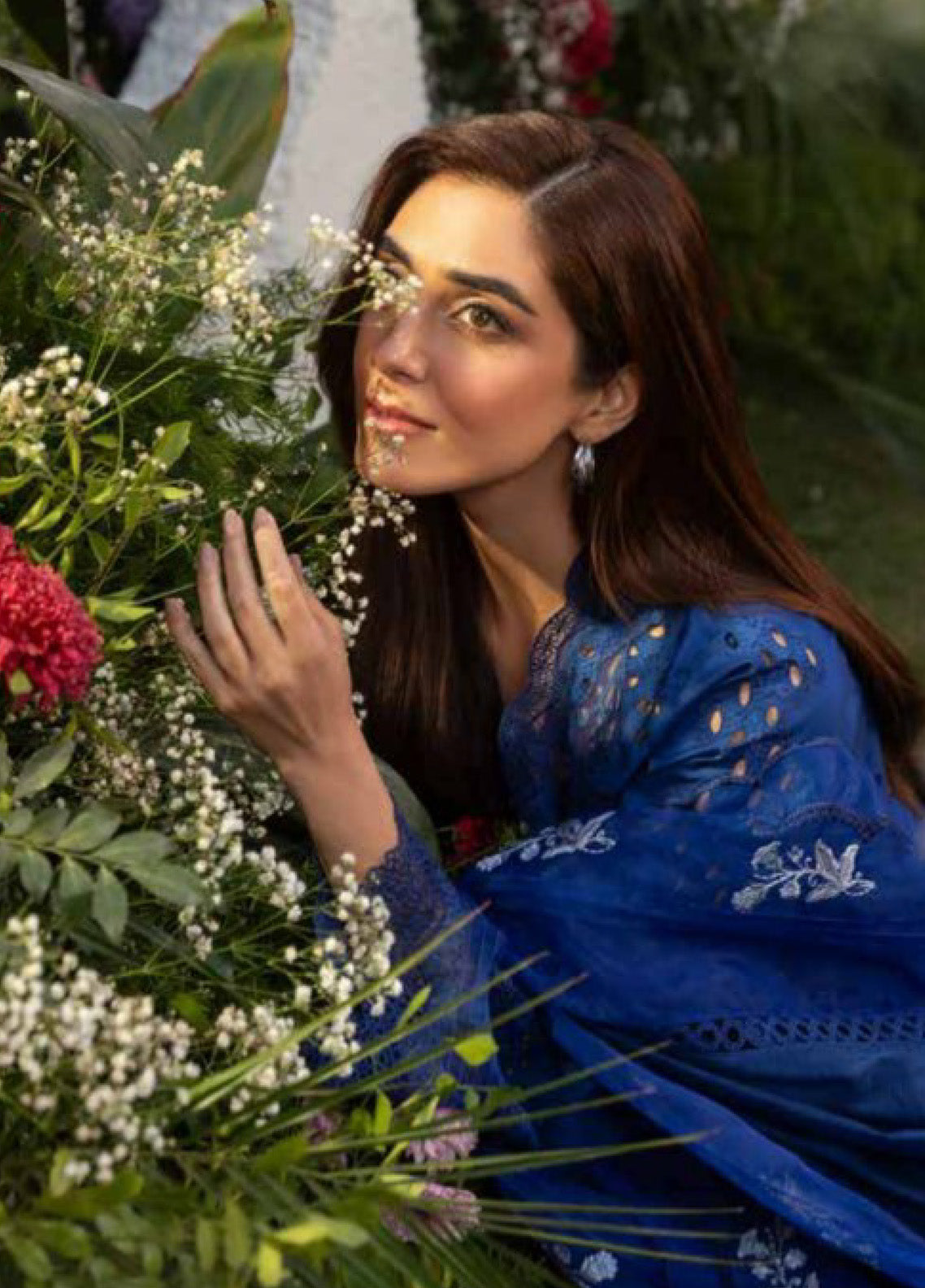 Sobia Nazir Embroidered Lawn Suits Unstitched 3 Piece - SN25LL 1B Sobia Nazir Embroidered Lawn Suits Unstitched 3 Piece - SN25LL 1B