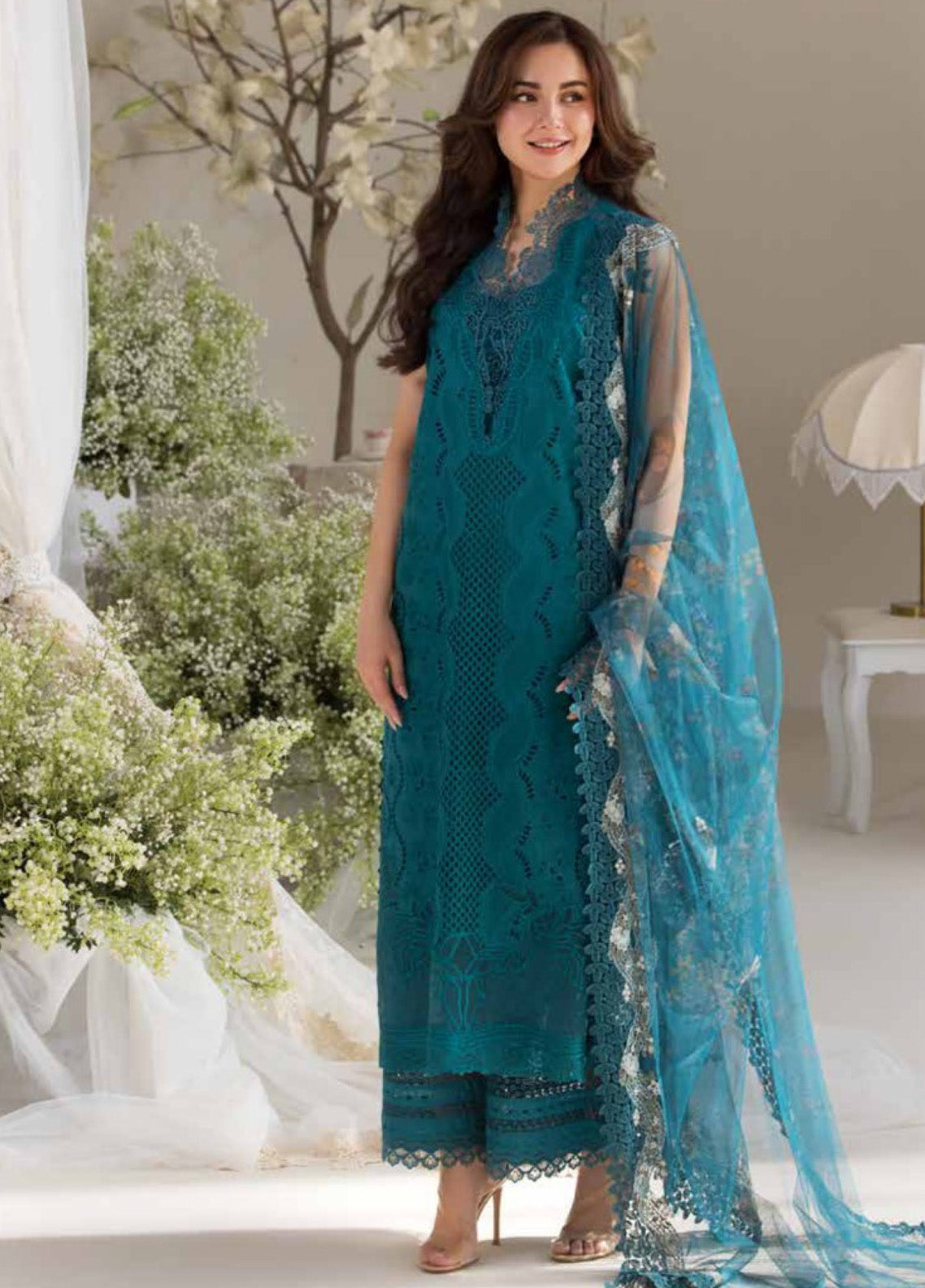 Sobia Nazir Embroidered Lawn Suits Unstitched 3 Piece - SN25LL 2A Sobia Nazir Embroidered Lawn Suits Unstitched 3 Piece - SN25LL 2A