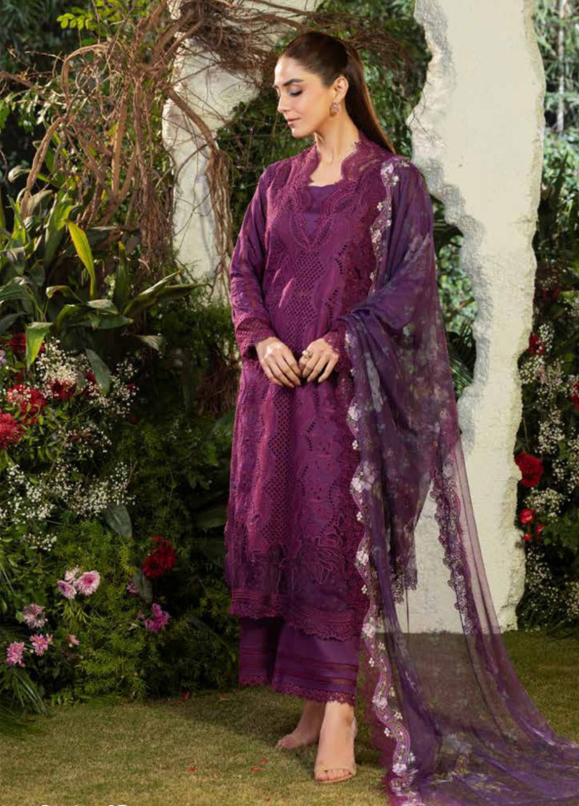 Sobia Nazir Embroidered Lawn Suits Unstitched 3 Piece - SN25LL 2B Sobia Nazir Embroidered Lawn Suits Unstitched 3 Piece - SN25LL 2B