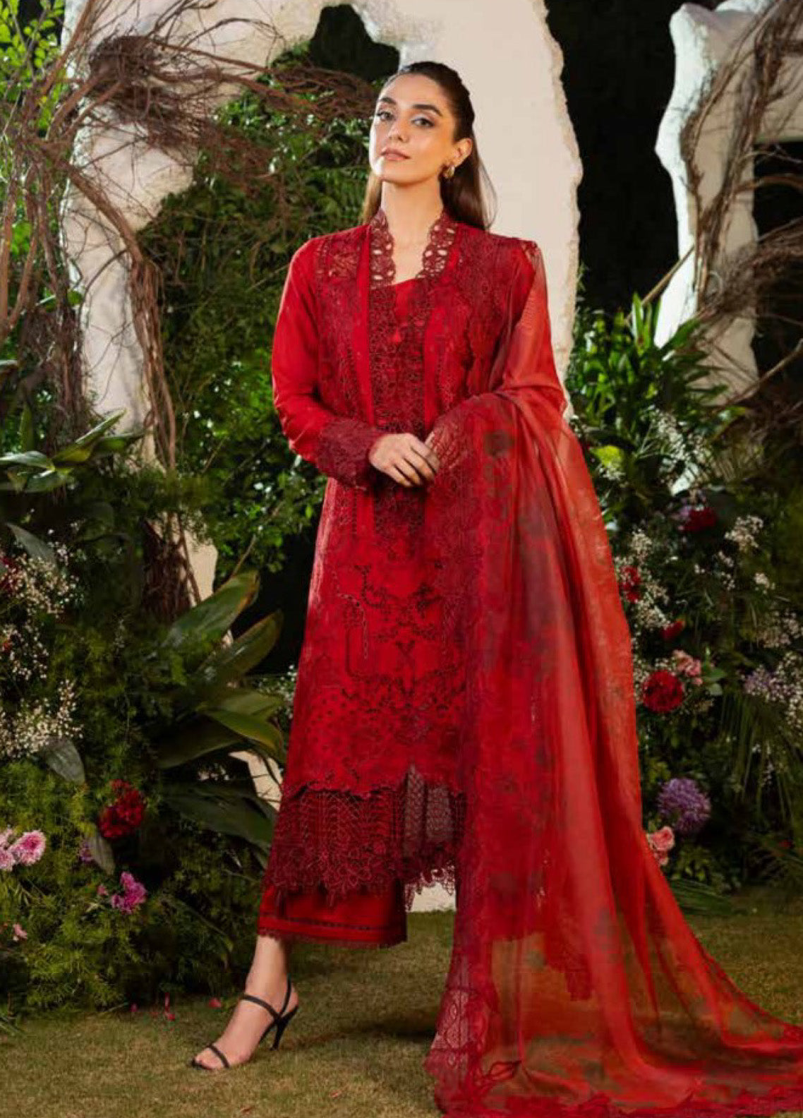 Sobia Nazir Embroidered Lawn Suits Unstitched 3 Piece - SN25LL 3A Sobia Nazir Embroidered Lawn Suits Unstitched 3 Piece - SN25LL 3A