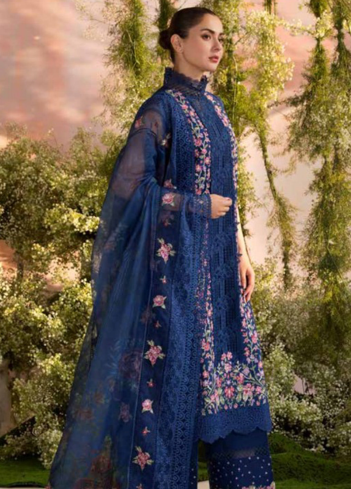 Sobia Nazir Embroidered Lawn Suits Unstitched 3 Piece - SN25LL 4A Sobia Nazir Embroidered Lawn Suits Unstitched 3 Piece - SN25LL 4A