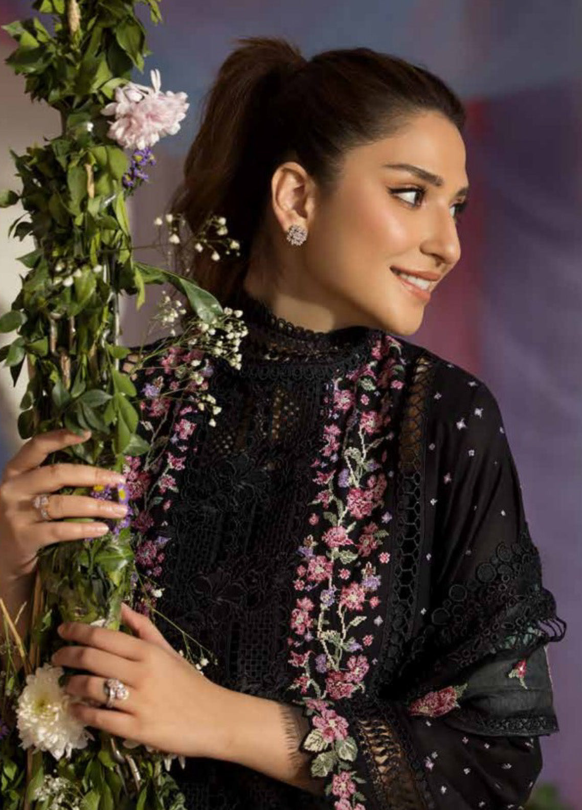 Sobia Nazir Embroidered Lawn Suits Unstitched 3 Piece - SN25LL 4B Sobia Nazir Embroidered Lawn Suits Unstitched 3 Piece - SN25LL 4B