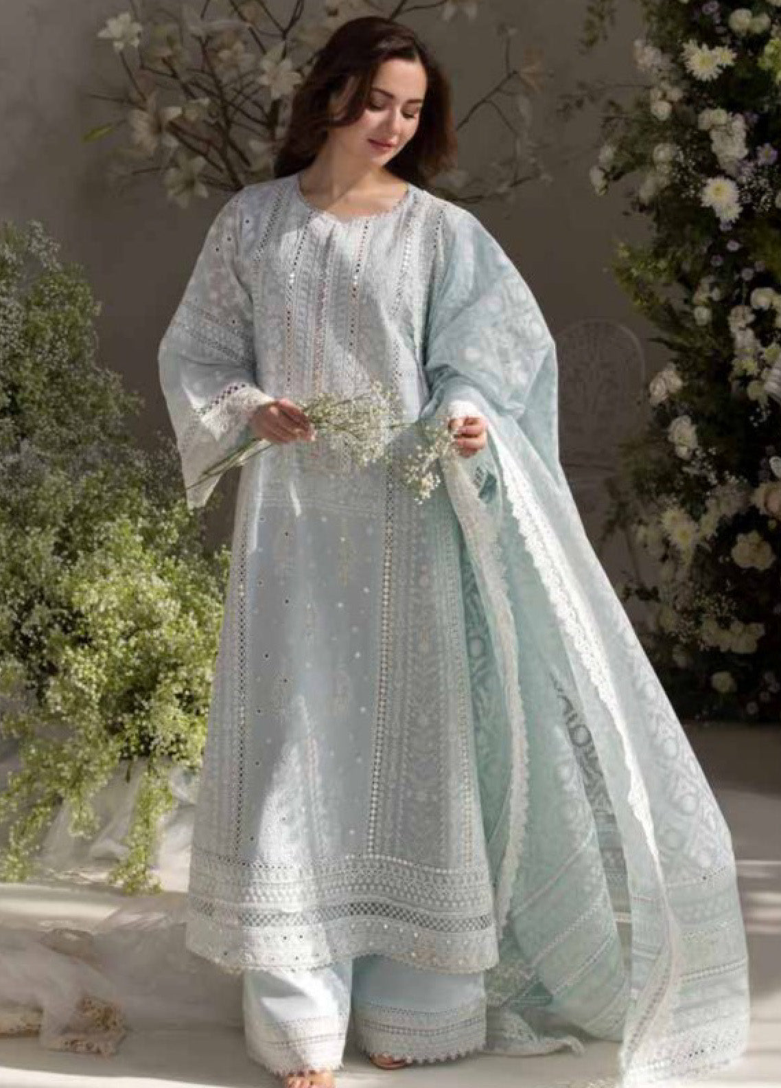 Sobia Nazir Embroidered Lawn Suits Unstitched 3 Piece - SN25LL 7A Sobia Nazir Embroidered Lawn Suits Unstitched 3 Piece - SN25LL 7A