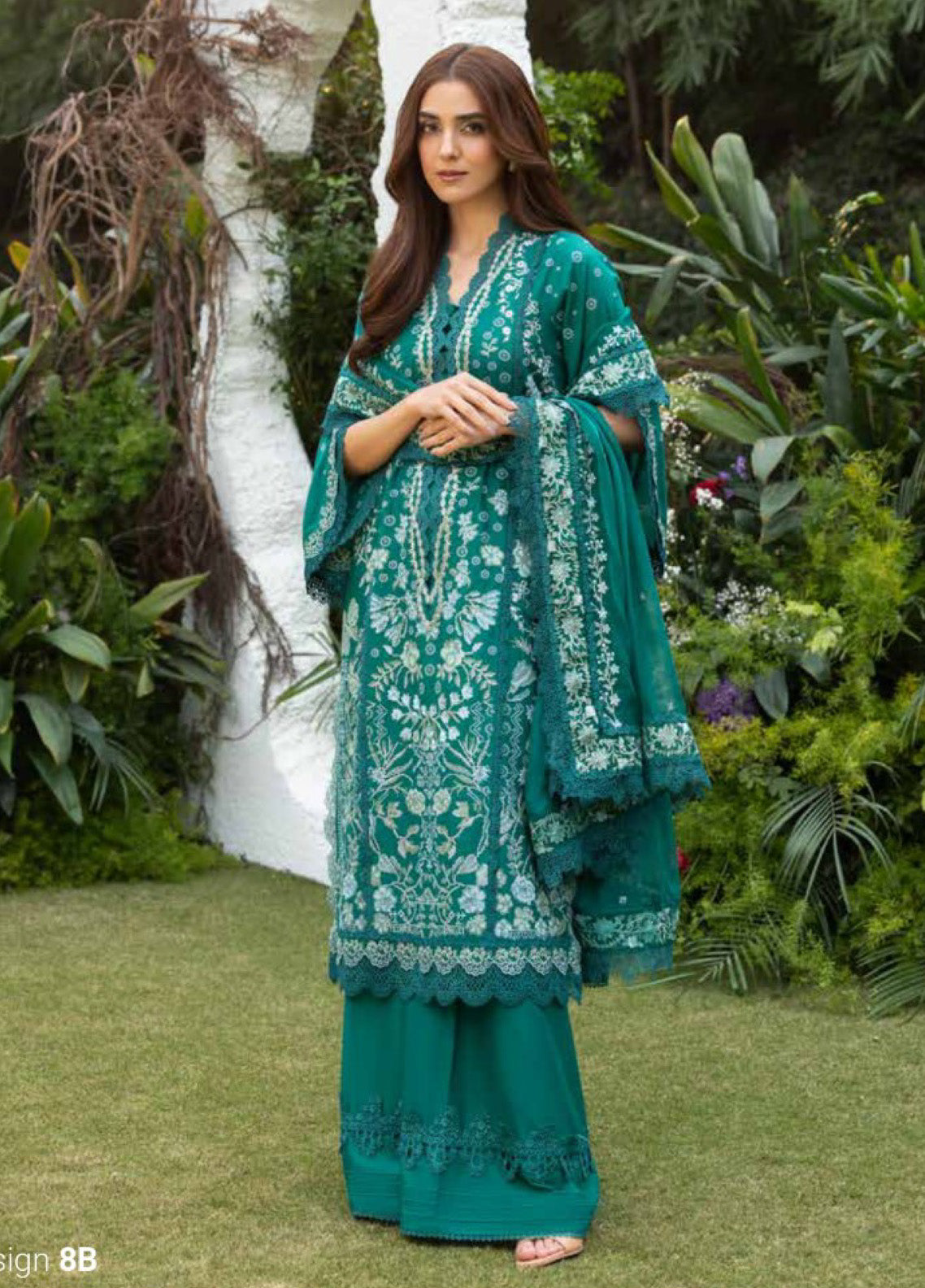 Sobia Nazir Embroidered Lawn Suits Unstitched 3 Piece - SN25LL 8B Sobia Nazir Embroidered Lawn Suits Unstitched 3 Piece - SN25LL 8B
