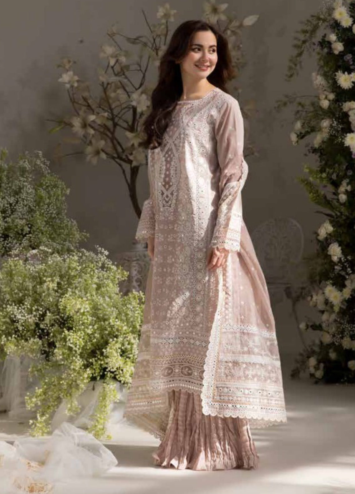 Sobia Nazir Embroidered Lawn Suits Unstitched 3 Piece - SN25LL 9A Sobia Nazir Embroidered Lawn Suits Unstitched 3 Piece - SN25LL 9A