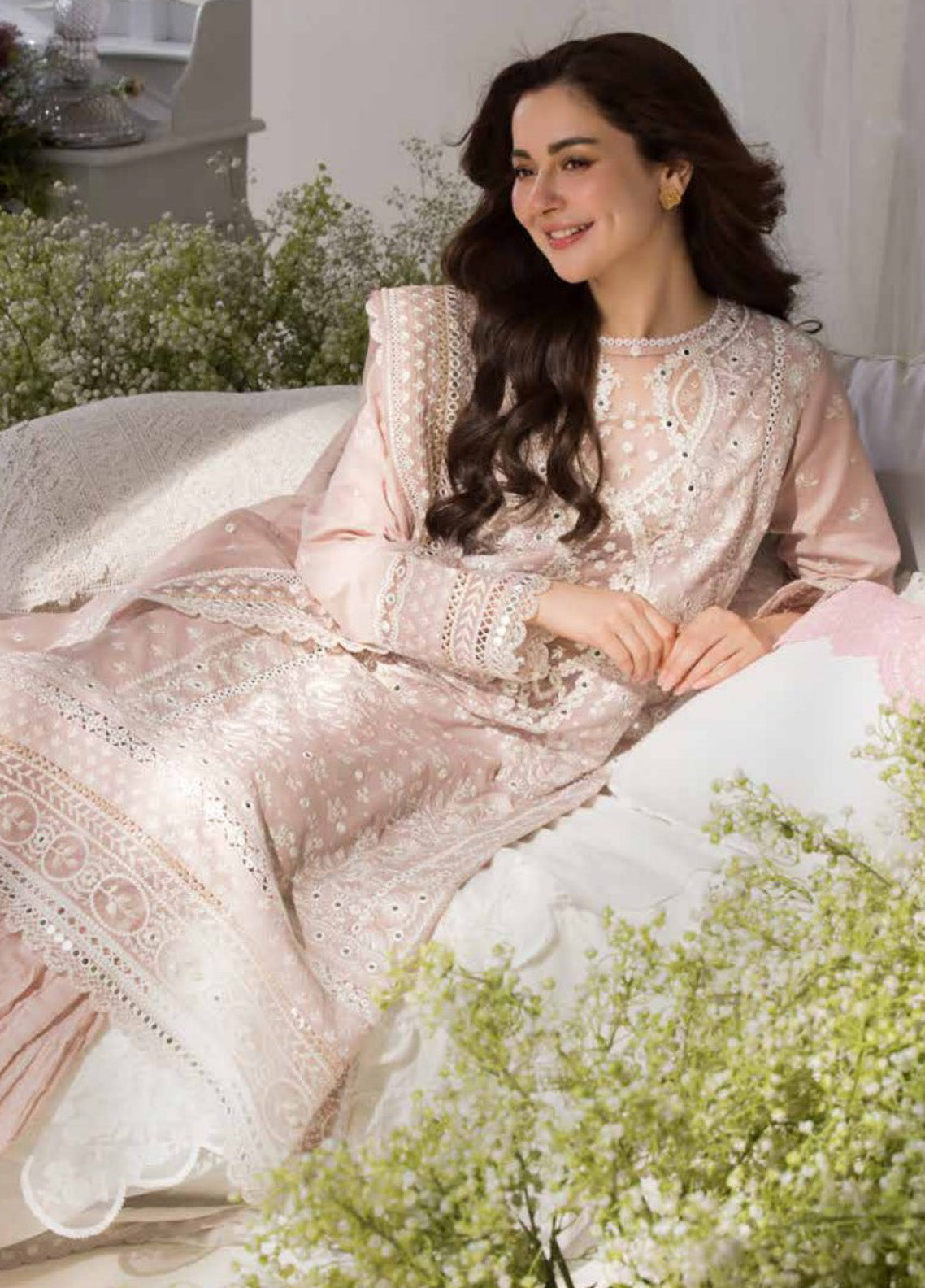 Sobia Nazir Embroidered Lawn Suits Unstitched 3 Piece - SN25LL 9A Sobia Nazir Embroidered Lawn Suits Unstitched 3 Piece - SN25LL 9A