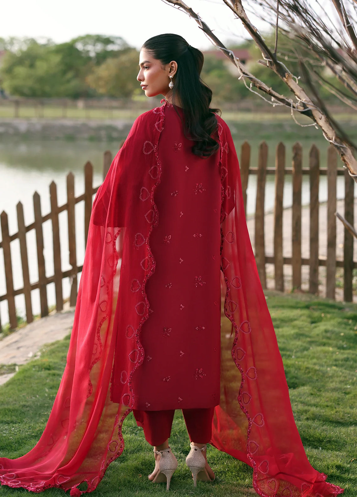 Soiree By Zarposh Luxury Embroidered Lawn 3 Piece Unstitched Suit ZP26SS D-CYNELLE Soiree By Zarposh Luxury Embroidered Lawn 3 Piece Unstitched Suit ZP26SS D-CYNELLE