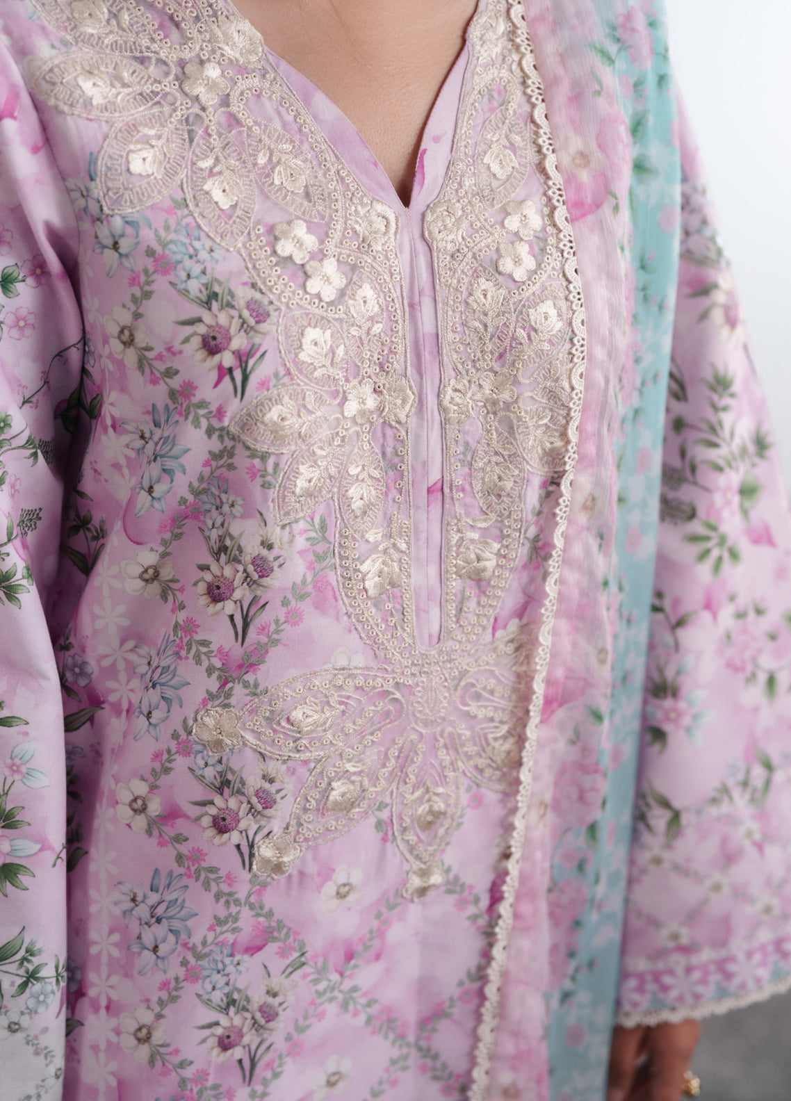 Summer Diary By Neeshay Embroidered Lawn 3 Piece Unstitched Suit NE26SD D-SAKURA DREAM Summer Diary By Neeshay Embroidered Lawn 3 Piece Unstitched Suit NE26SD D-SAKURA DREAM