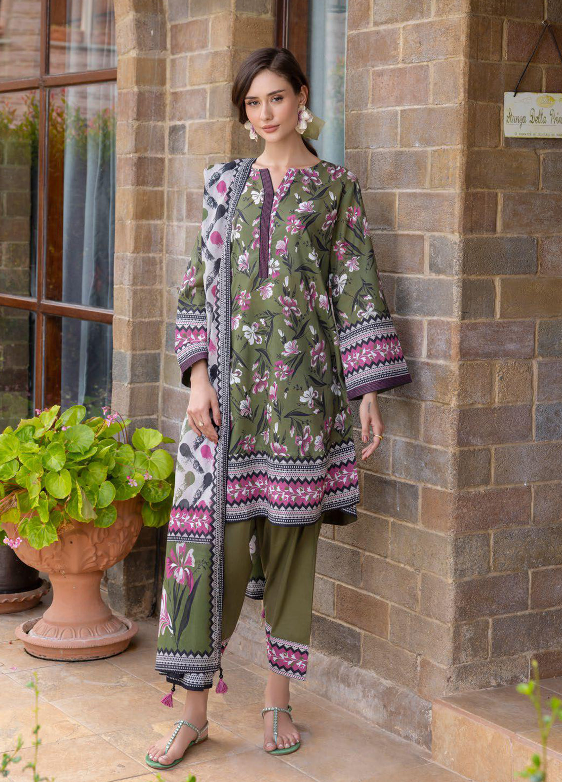 Summer Muse By Gul Ahmed Printed Lawn 3 Piece Unstitched Suit GA26SM D-CBN-62009 Summer Muse By Gul Ahmed Printed Lawn 3 Piece Unstitched Suit GA26SM D-CBN-62009