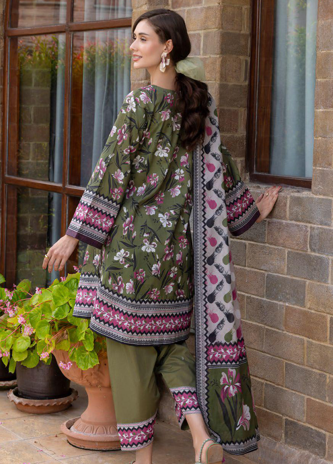 Summer Muse By Gul Ahmed Printed Lawn 3 Piece Unstitched Suit GA26SM D-CBN-62009 Summer Muse By Gul Ahmed Printed Lawn 3 Piece Unstitched Suit GA26SM D-CBN-62009