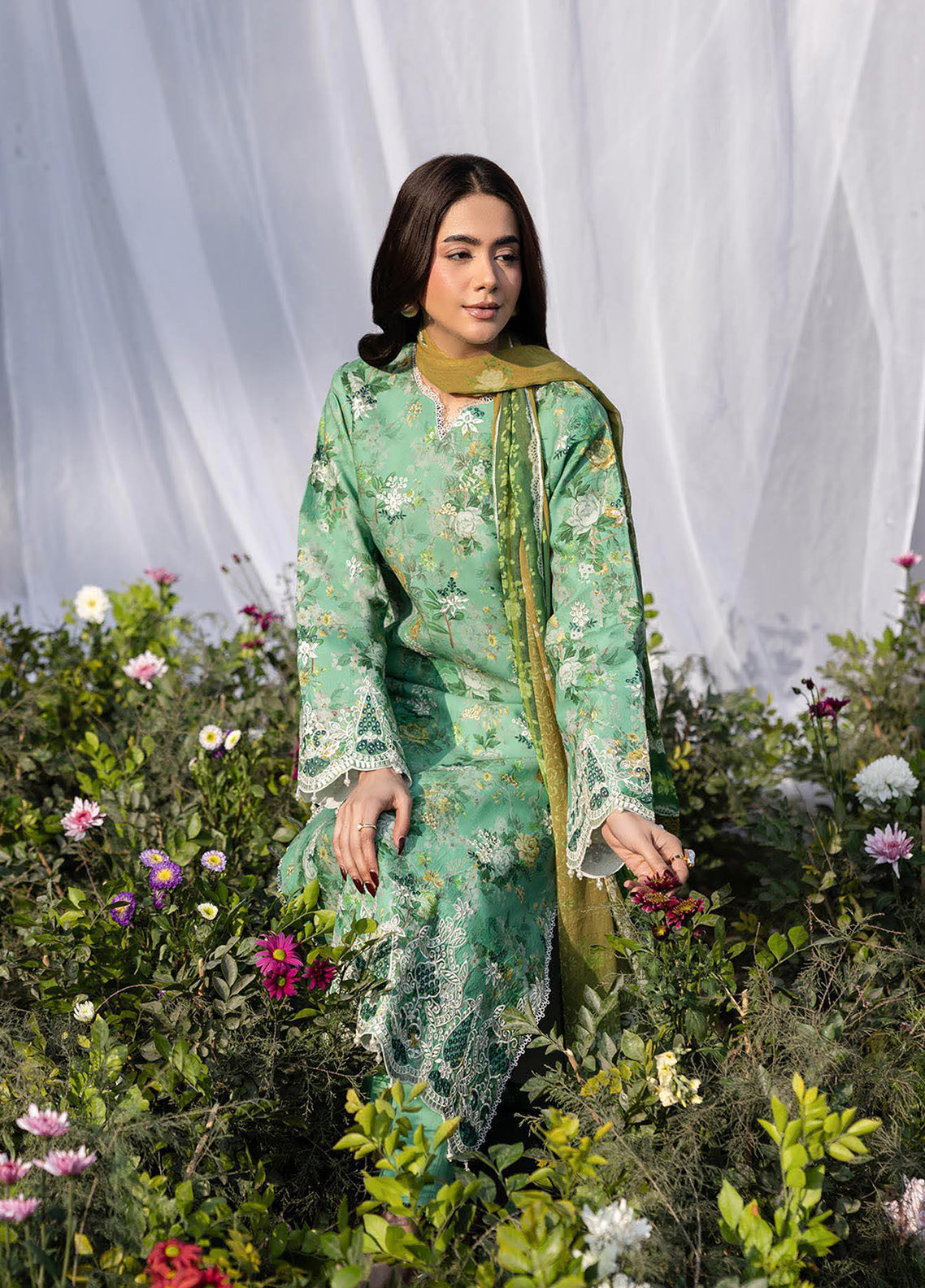Summer Printkari Exclusive By Rajbari Embroidered Lawn 3 Piece Unstitched Suit RB26SPE D-06 Summer Printkari Exclusive By Rajbari Embroidered Lawn 3 Piece Unstitched Suit RB26SPE D-06