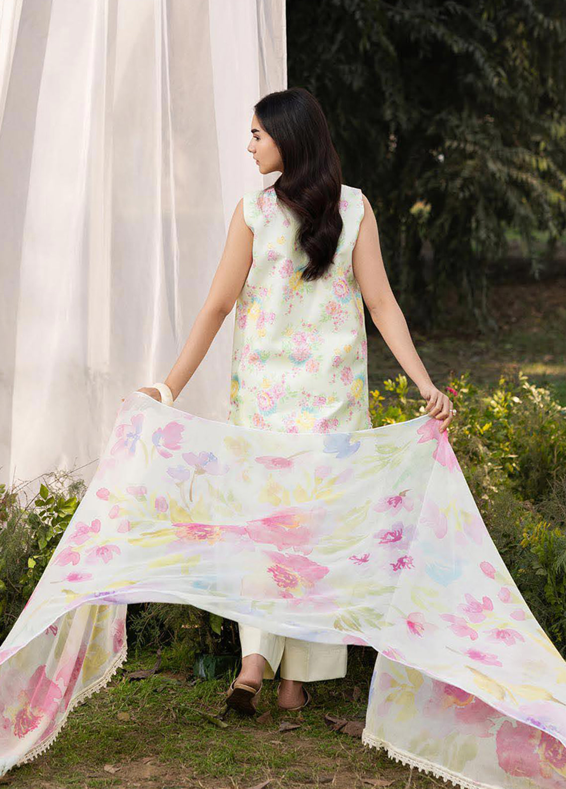 Summer Printkari Exclusive By Rajbari Embroidered Lawn 3 Piece Unstitched Suit RB26SPE D-07 Summer Printkari Exclusive By Rajbari Embroidered Lawn 3 Piece Unstitched Suit RB26SPE D-07