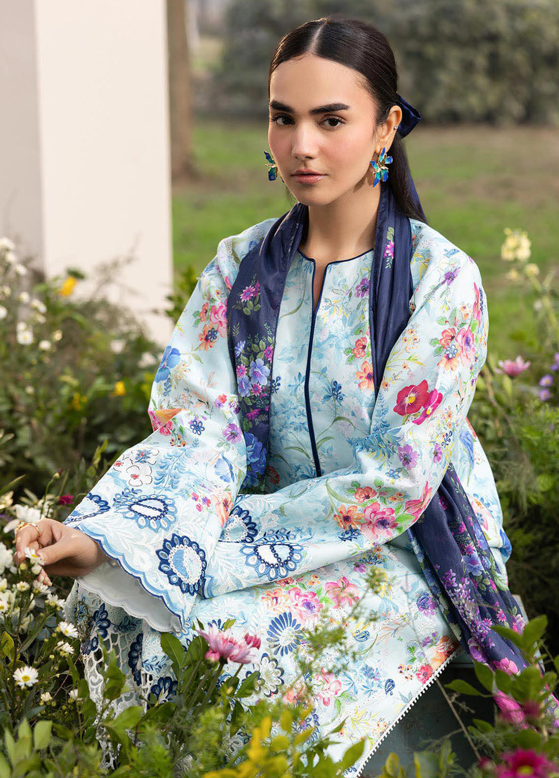 Summer Printkari Exclusive By Rajbari Embroidered Lawn 3 Piece Unstitched Suit RB26SPE D-09 Summer Printkari Exclusive By Rajbari Embroidered Lawn 3 Piece Unstitched Suit RB26SPE D-09