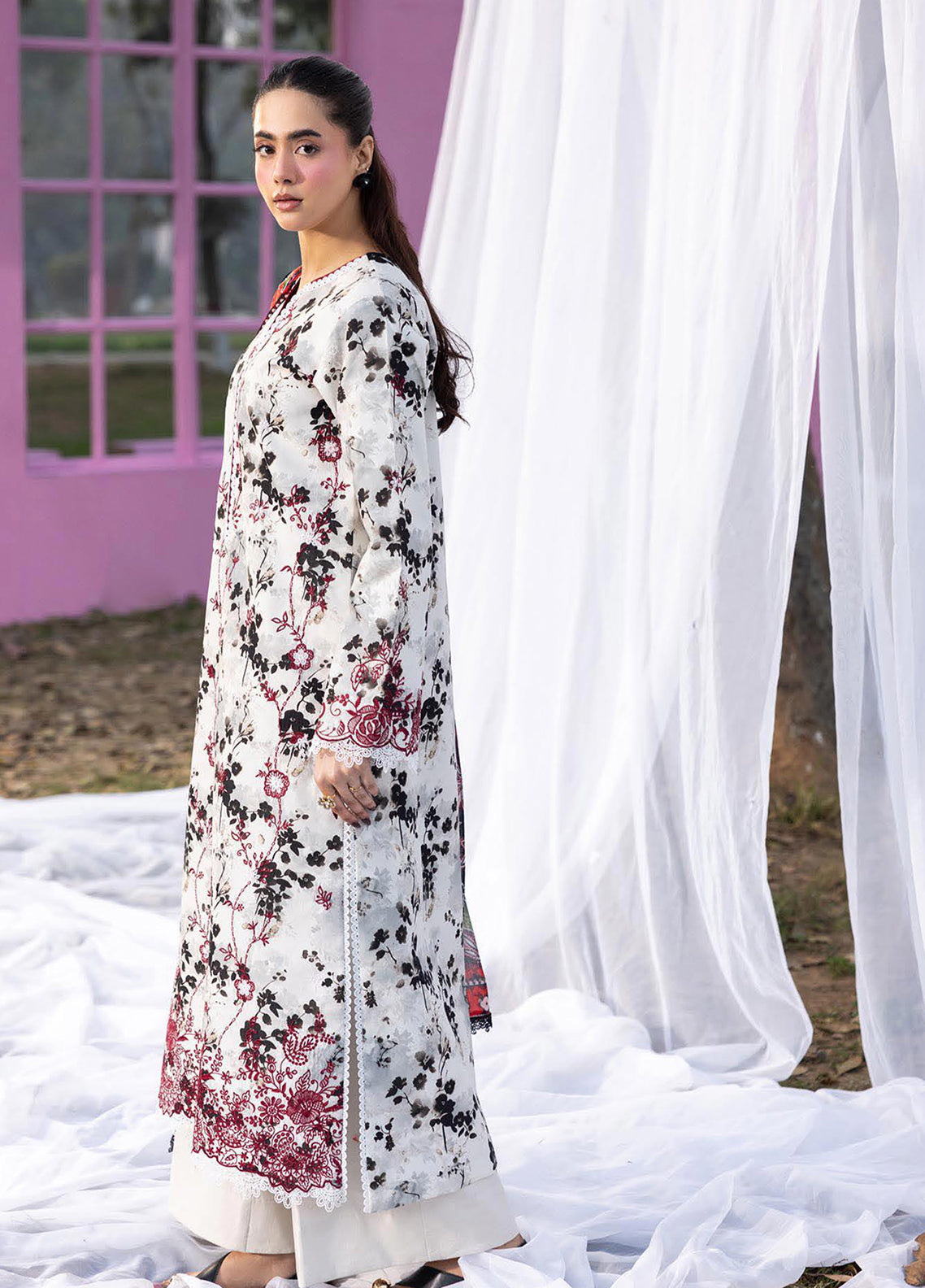 Summer Printkari Exclusive By Rajbari Embroidered Lawn 3 Piece Unstitched Suit RB26SPE D-10 Summer Printkari Exclusive By Rajbari Embroidered Lawn 3 Piece Unstitched Suit RB26SPE D-10