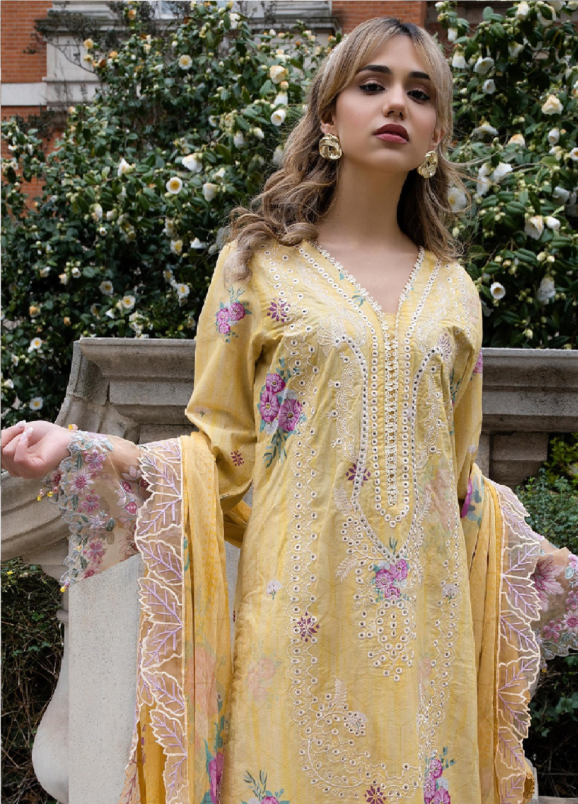 Sunshine Bloom By Alzohaib Premium Embroidered Lawn 3 Piece Unstitched Suit AZ26SSBEV2 D-06 Sunshine Bloom By Alzohaib Premium Embroidered Lawn 3 Piece Unstitched Suit AZ26SSBEV2 D-06