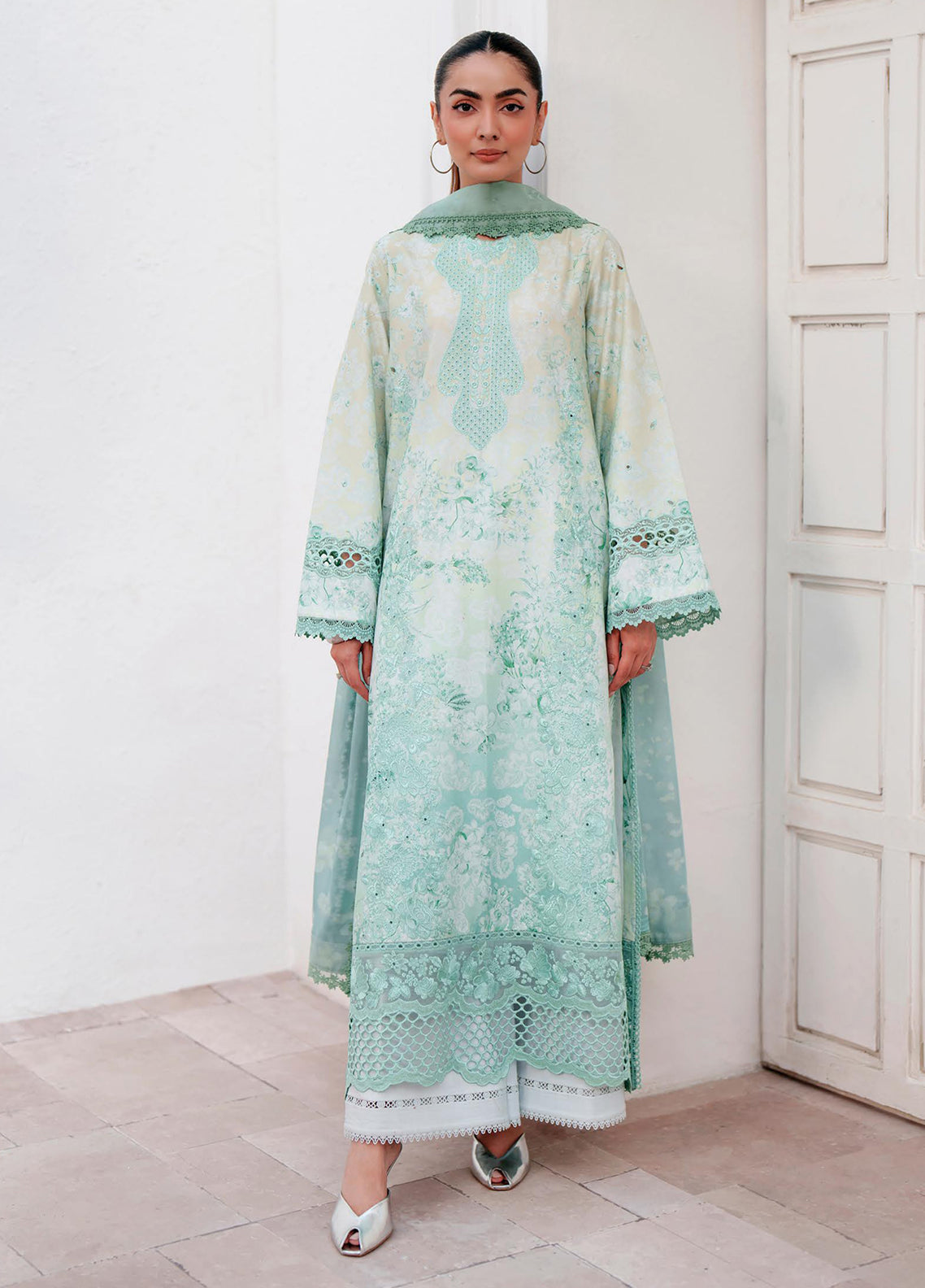 Sunspell By Afrozeh Embroidered Lawn 3 Piece Unstitched Suit AF26SEL D-AURYN Sunspell By Afrozeh Embroidered Lawn 3 Piece Unstitched Suit AF26SEL D-AURYN