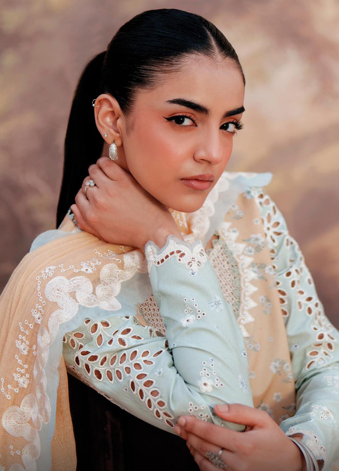 Sunspell By Afrozeh Embroidered Lawn 3 Piece Unstitched Suit AF26SEL D-VELYRA Sunspell By Afrozeh Embroidered Lawn 3 Piece Unstitched Suit AF26SEL D-VELYRA