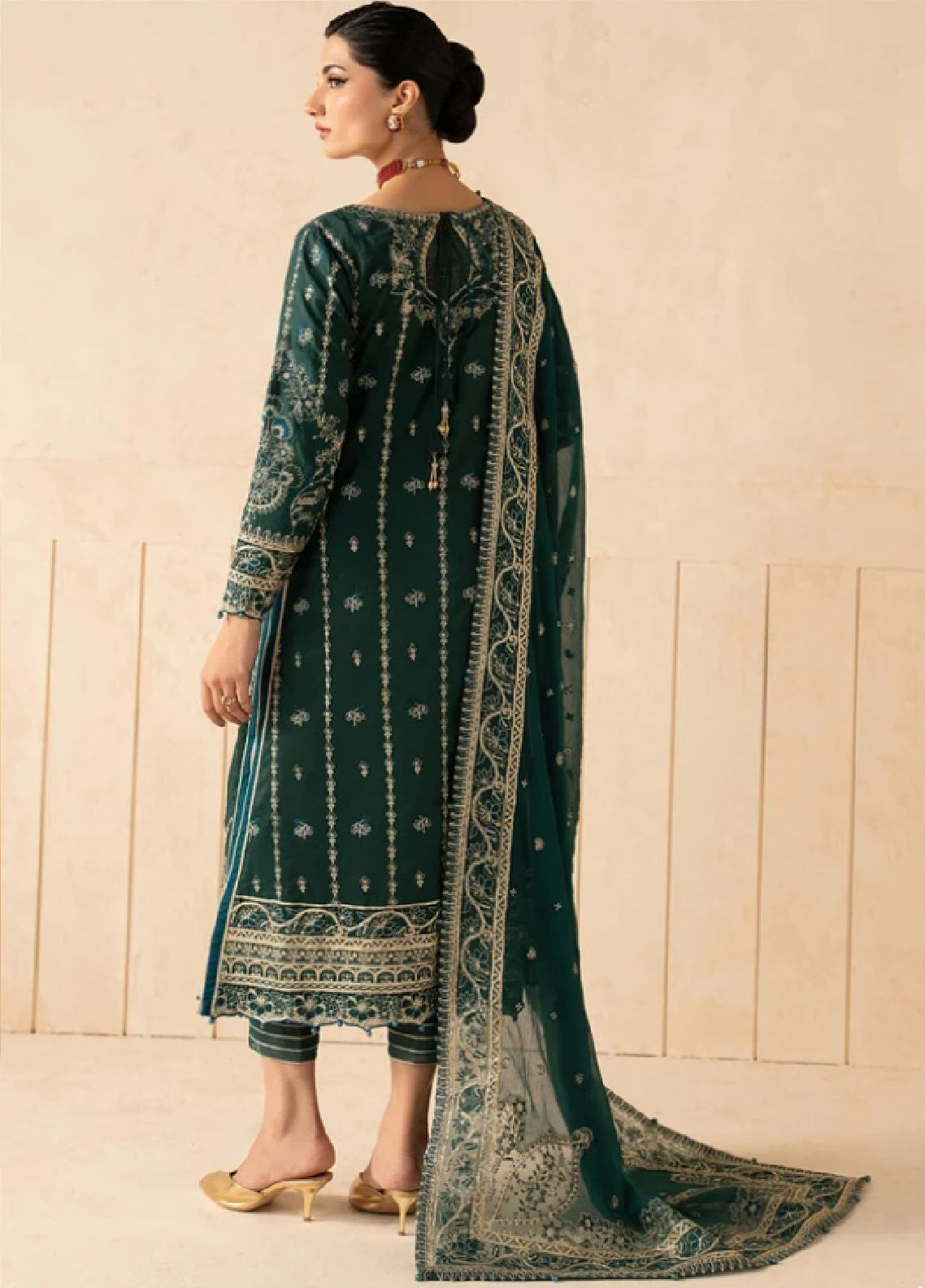 Syleena By Gulaal Embroidered Raw Silk 3 Piece Unstitched Suit GL26SRS D-SD-24 Zumara Bottle Green - Back View Syleena By Gulaal Embroidered Raw Silk 3 Piece Unstitched Suit GL26SRS D-SD-24 Zumara Bottle Green - Back View