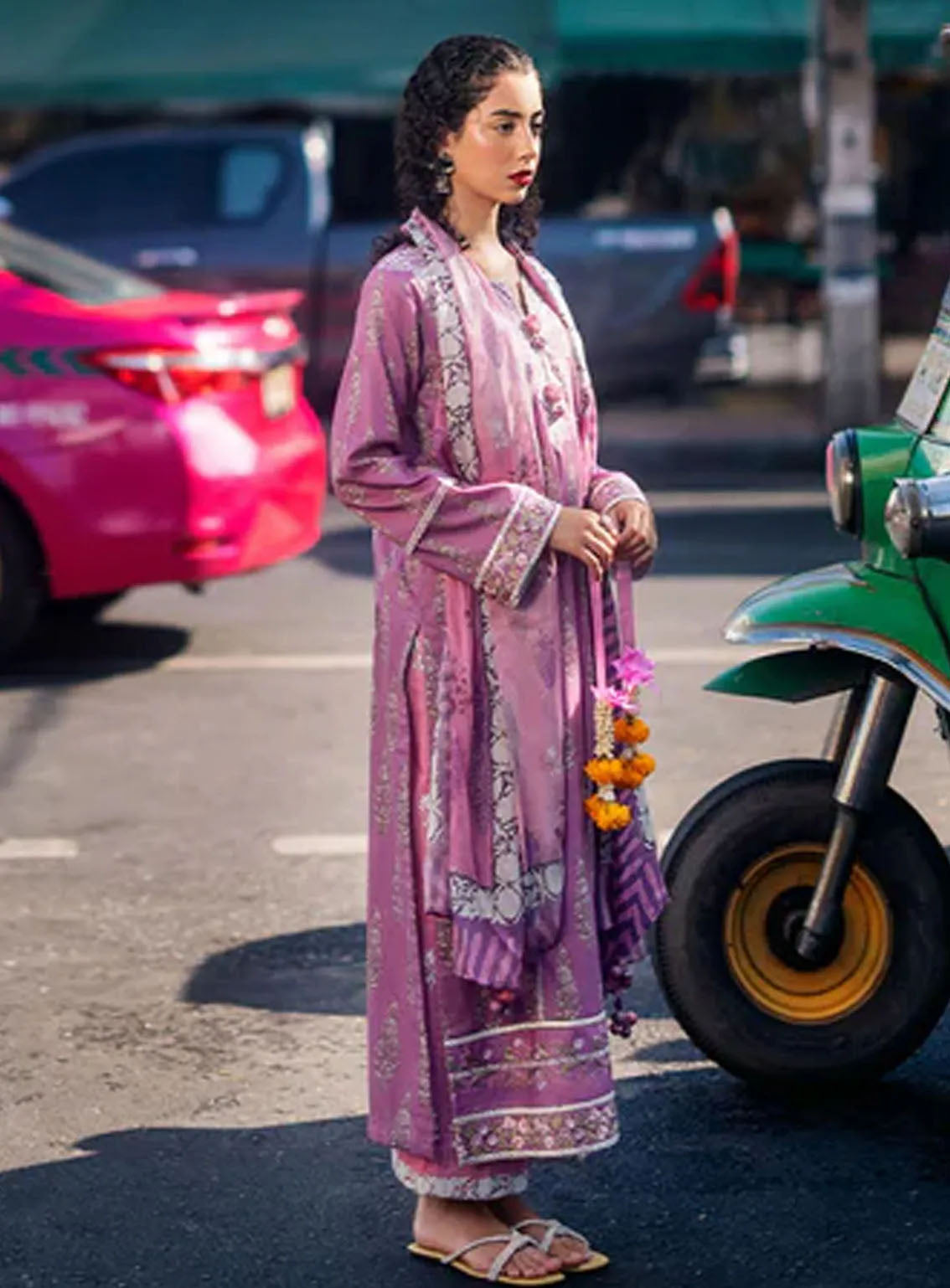 Taneez By Roheenaz Embroidered Lawn Suits Unstitched 3 Piece - RNZ24T RNB-01A MARAL Taneez By Roheenaz Embroidered Lawn Suits Unstitched 3 Piece - RNZ24T RNB-01A MARAL