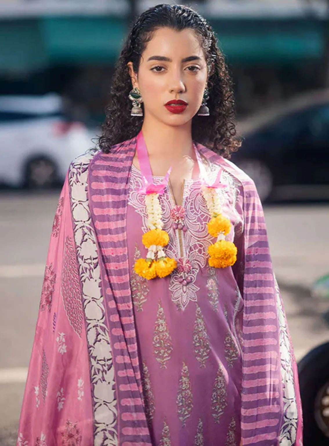 Taneez By Roheenaz Embroidered Lawn Suits Unstitched 3 Piece - RNZ24T RNB-01A MARAL Taneez By Roheenaz Embroidered Lawn Suits Unstitched 3 Piece - RNZ24T RNB-01A MARAL