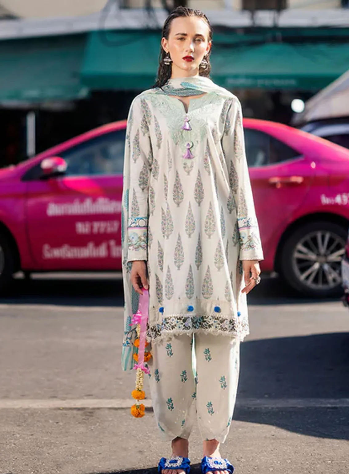 Taneez By Roheenaz Embroidered Lawn Suits Unstitched 3 Piece - RNZ24T RNB-01B DARYA Taneez By Roheenaz Embroidered Lawn Suits Unstitched 3 Piece - RNZ24T RNB-01B DARYA