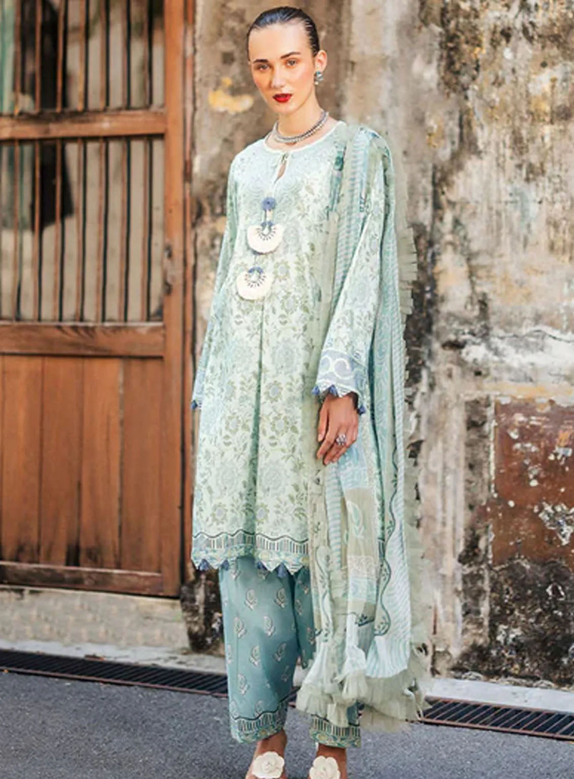 Taneez By Roheenaz Embroidered Lawn Suits Unstitched 3 Piece - RNZ24T RNB-02A JASMIN Taneez By Roheenaz Embroidered Lawn Suits Unstitched 3 Piece - RNZ24T RNB-02A JASMIN