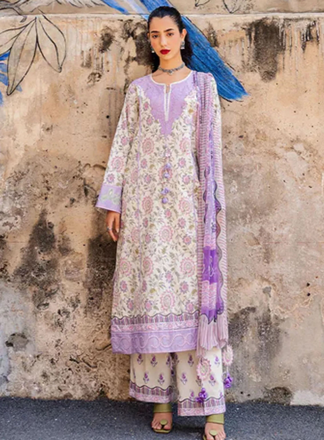 Taneez By Roheenaz Embroidered Lawn Suits Unstitched 3 Piece - RNZ24T RNB-02B KIANA Taneez By Roheenaz Embroidered Lawn Suits Unstitched 3 Piece - RNZ24T RNB-02B KIANA