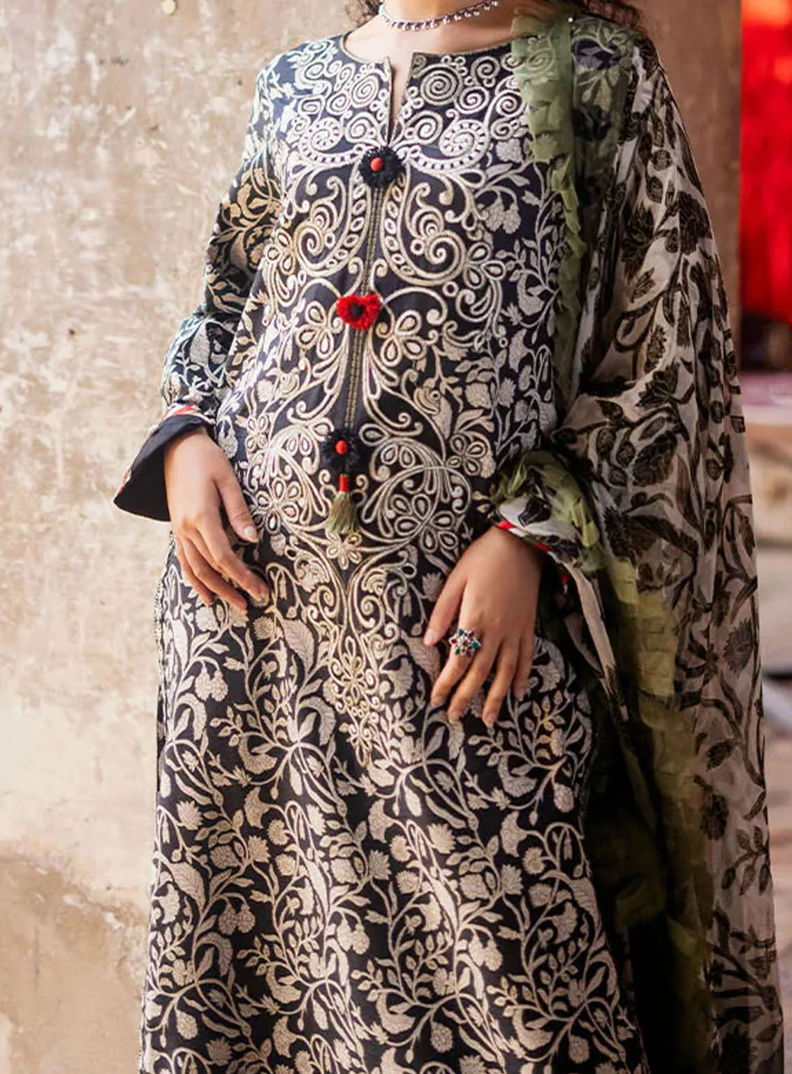 Taneez By Roheenaz Embroidered Lawn Suits Unstitched 3 Piece - RNZ24T RNB-04B MAHIN Taneez By Roheenaz Embroidered Lawn Suits Unstitched 3 Piece - RNZ24T RNB-04B MAHIN