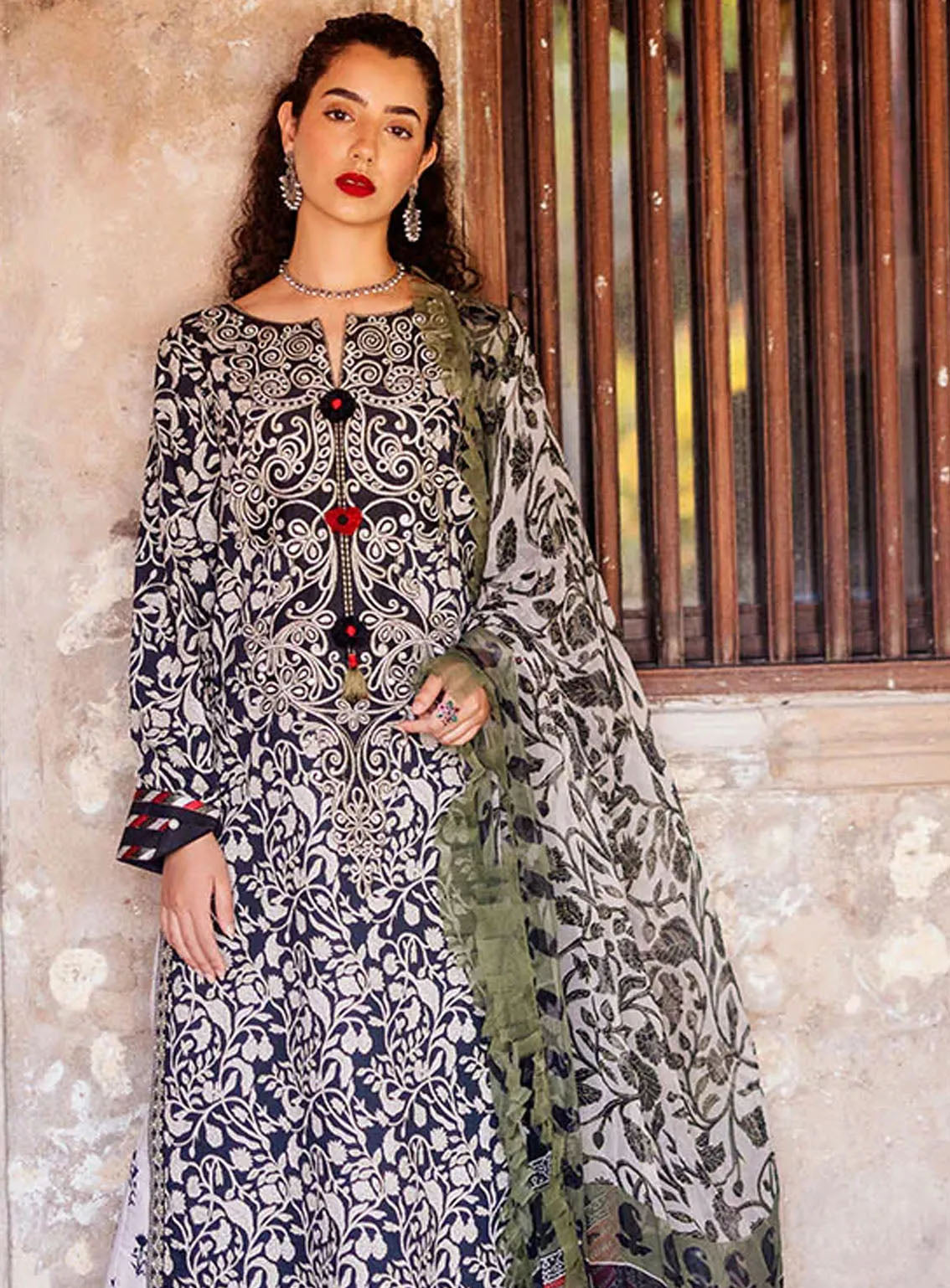 Taneez By Roheenaz Embroidered Lawn Suits Unstitched 3 Piece - RNZ24T RNB-04B MAHIN Taneez By Roheenaz Embroidered Lawn Suits Unstitched 3 Piece - RNZ24T RNB-04B MAHIN