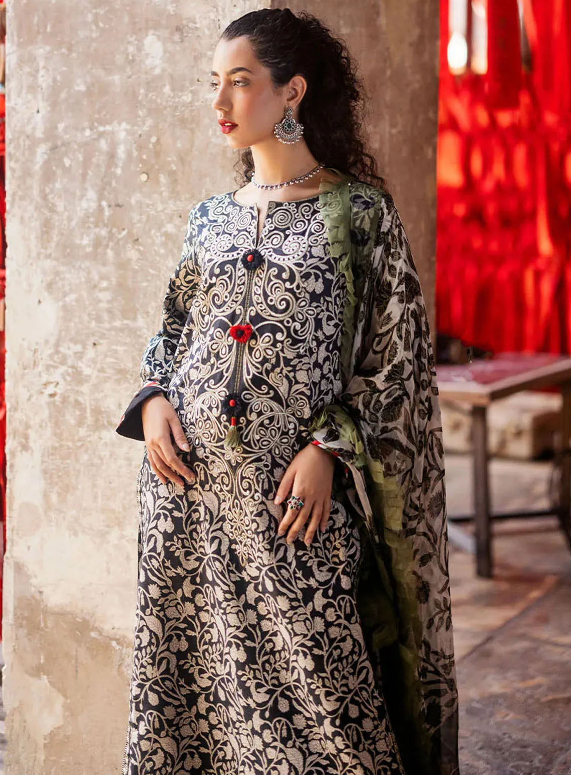 Taneez By Roheenaz Embroidered Lawn Suits Unstitched 3 Piece - RNZ24T RNB-04B MAHIN Taneez By Roheenaz Embroidered Lawn Suits Unstitched 3 Piece - RNZ24T RNB-04B MAHIN