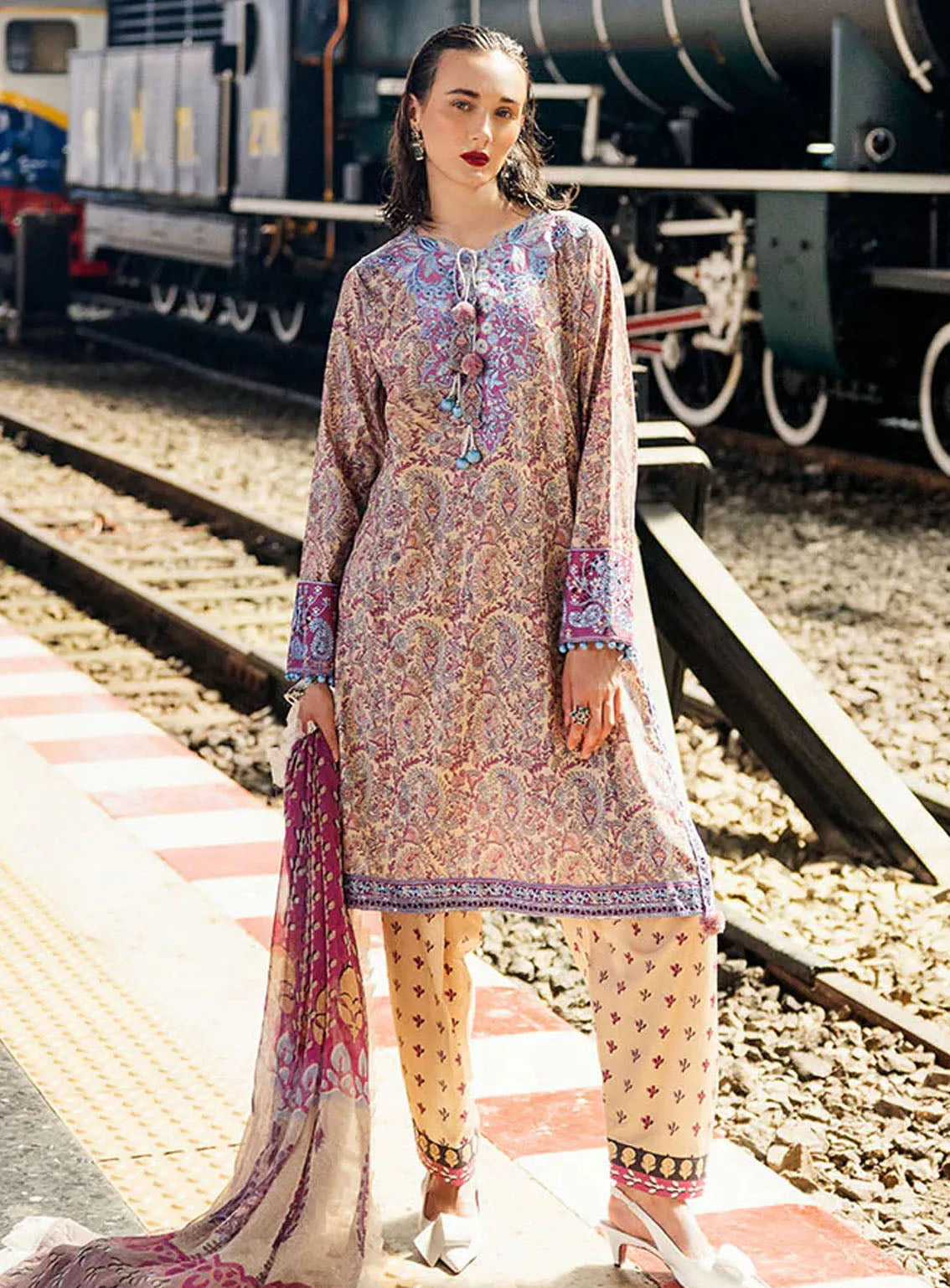 Taneez By Roheenaz Embroidered Lawn Suits Unstitched 3 Piece - RNZ24T RNB-05A SAHAR Taneez By Roheenaz Embroidered Lawn Suits Unstitched 3 Piece - RNZ24T RNB-05A SAHAR
