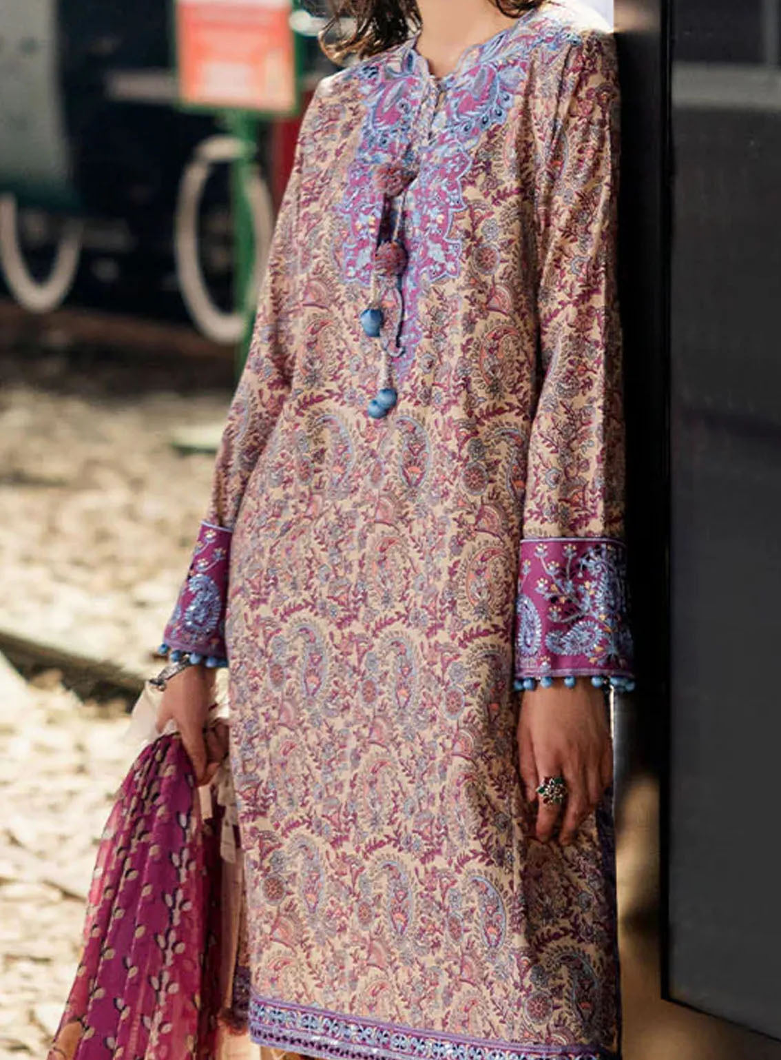 Taneez By Roheenaz Embroidered Lawn Suits Unstitched 3 Piece - RNZ24T RNB-05A SAHAR Taneez By Roheenaz Embroidered Lawn Suits Unstitched 3 Piece - RNZ24T RNB-05A SAHAR