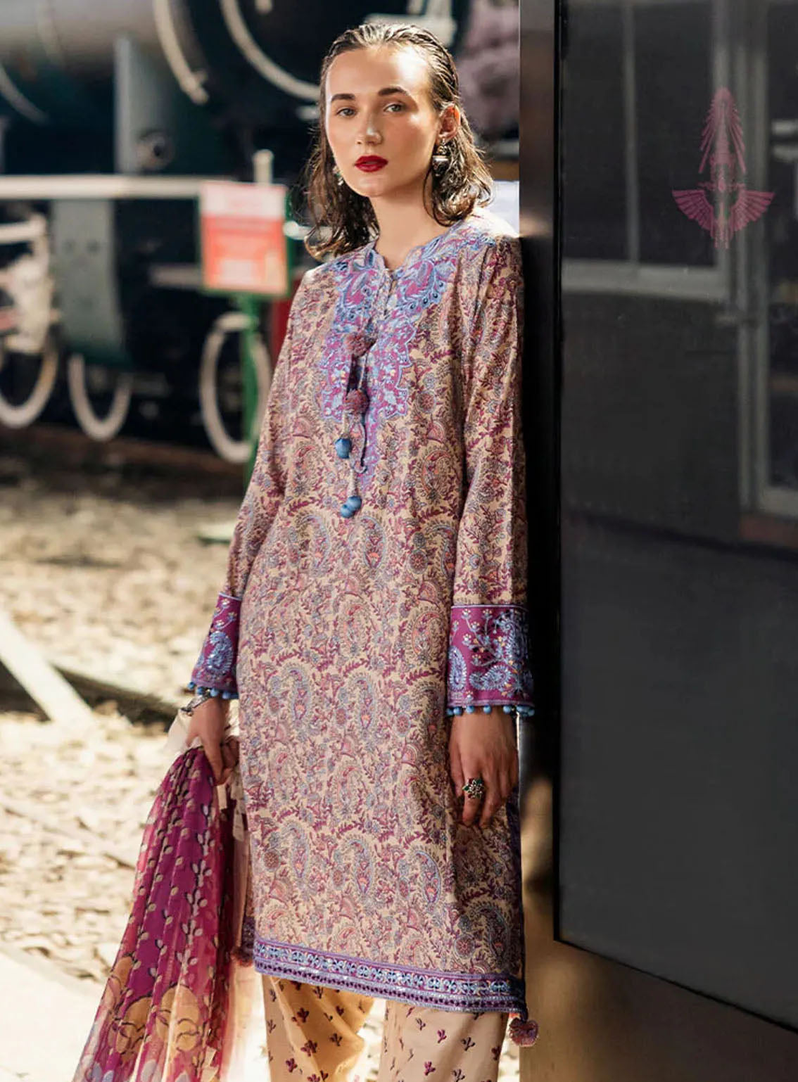Taneez By Roheenaz Embroidered Lawn Suits Unstitched 3 Piece - RNZ24T RNB-05A SAHAR Taneez By Roheenaz Embroidered Lawn Suits Unstitched 3 Piece - RNZ24T RNB-05A SAHAR
