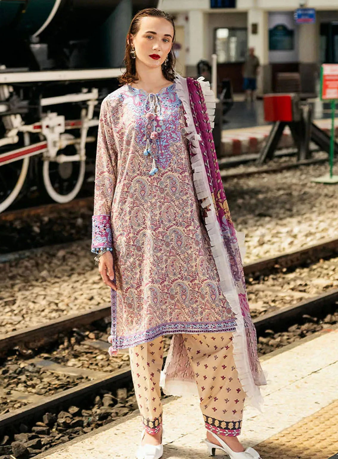 Taneez By Roheenaz Embroidered Lawn Suits Unstitched 3 Piece - RNZ24T RNB-05A SAHAR Taneez By Roheenaz Embroidered Lawn Suits Unstitched 3 Piece - RNZ24T RNB-05A SAHAR