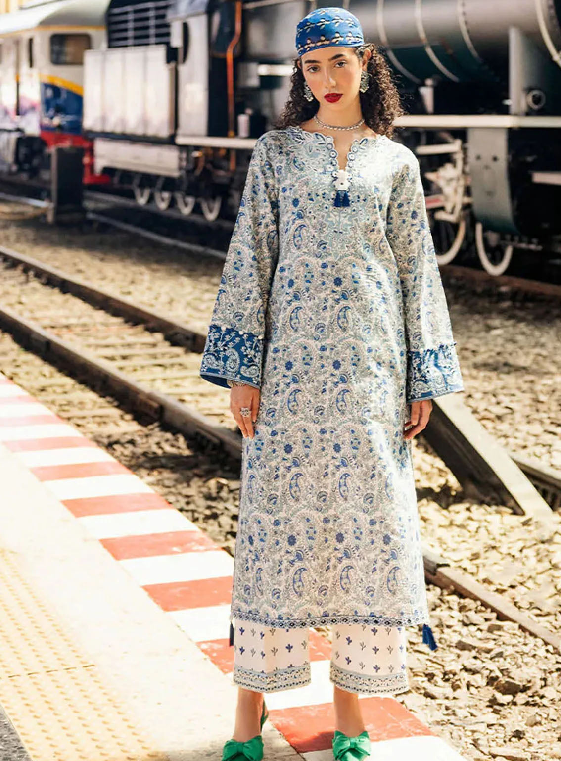 Taneez By Roheenaz Embroidered Lawn Suits Unstitched 3 Piece - RNZ24T RNB-05B SAMIRA Taneez By Roheenaz Embroidered Lawn Suits Unstitched 3 Piece - RNZ24T RNB-05B SAMIRA
